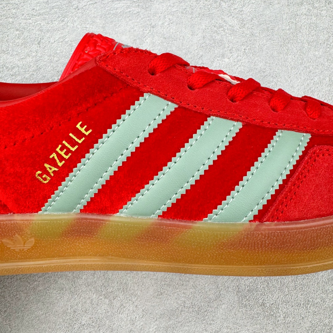 图片[17]-＃S2纯原 AD Original Gazelle Indoor Trainers 瞪羚室内鞋系列低帮复古百搭休闲运动德训风板鞋 IG6786 高端零售特供批次 原厂定制长毛翻毛皮组合环保纤维革鞋面材质 内置环保海玻璃鞋垫 外置RB橡胶大底 产品品控稳定性领先行业 原厂全套原楦原纸板冲刀磨具开发 原厂皮料加持 原厂港宝加持定型后跟R度完美 将复古进行到底 简约流畅 三十年不变经典 这款Gazelle运动鞋 无论面料、配色、质感或设计 都只在重现其1991年原款的经典 皮革鞋面 撞色三条纹和鞋跟标的设计 力求呈现90年代的经典复古风潮 Samba火热的同时 也带动了其它的复古鞋型 Gazelle便是其中一只 Gazelle Indoor拥有包边更宽的T字型鞋头 更好的保护运动员的前掌 浓浓的复古氛围感 非常适合现在流行的Cleanfit风格 尺码：36 36.5 37.5 38 38.5 39 40 40.5 41 42 42.5 43 44 44.5 45 46-选品中心