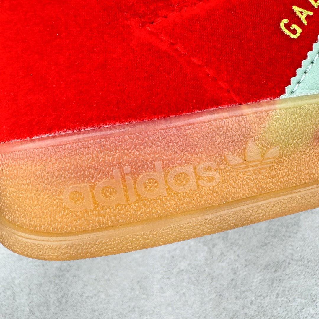 图片[16]-＃S2纯原 AD Original Gazelle Indoor Trainers 瞪羚室内鞋系列低帮复古百搭休闲运动德训风板鞋 IG6786 高端零售特供批次 原厂定制长毛翻毛皮组合环保纤维革鞋面材质 内置环保海玻璃鞋垫 外置RB橡胶大底 产品品控稳定性领先行业 原厂全套原楦原纸板冲刀磨具开发 原厂皮料加持 原厂港宝加持定型后跟R度完美 将复古进行到底 简约流畅 三十年不变经典 这款Gazelle运动鞋 无论面料、配色、质感或设计 都只在重现其1991年原款的经典 皮革鞋面 撞色三条纹和鞋跟标的设计 力求呈现90年代的经典复古风潮 Samba火热的同时 也带动了其它的复古鞋型 Gazelle便是其中一只 Gazelle Indoor拥有包边更宽的T字型鞋头 更好的保护运动员的前掌 浓浓的复古氛围感 非常适合现在流行的Cleanfit风格 尺码：36 36.5 37.5 38 38.5 39 40 40.5 41 42 42.5 43 44 44.5 45 46-选品中心