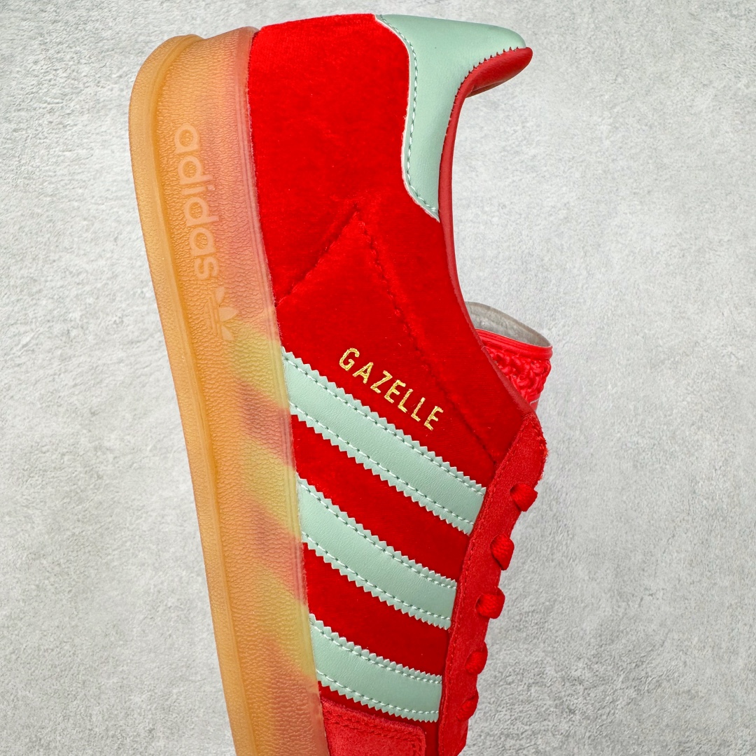 图片[6]-＃S2纯原 AD Original Gazelle Indoor Trainers 瞪羚室内鞋系列低帮复古百搭休闲运动德训风板鞋 IG6786 高端零售特供批次 原厂定制长毛翻毛皮组合环保纤维革鞋面材质 内置环保海玻璃鞋垫 外置RB橡胶大底 产品品控稳定性领先行业 原厂全套原楦原纸板冲刀磨具开发 原厂皮料加持 原厂港宝加持定型后跟R度完美 将复古进行到底 简约流畅 三十年不变经典 这款Gazelle运动鞋 无论面料、配色、质感或设计 都只在重现其1991年原款的经典 皮革鞋面 撞色三条纹和鞋跟标的设计 力求呈现90年代的经典复古风潮 Samba火热的同时 也带动了其它的复古鞋型 Gazelle便是其中一只 Gazelle Indoor拥有包边更宽的T字型鞋头 更好的保护运动员的前掌 浓浓的复古氛围感 非常适合现在流行的Cleanfit风格 尺码：36 36.5 37.5 38 38.5 39 40 40.5 41 42 42.5 43 44 44.5 45 46-选品中心