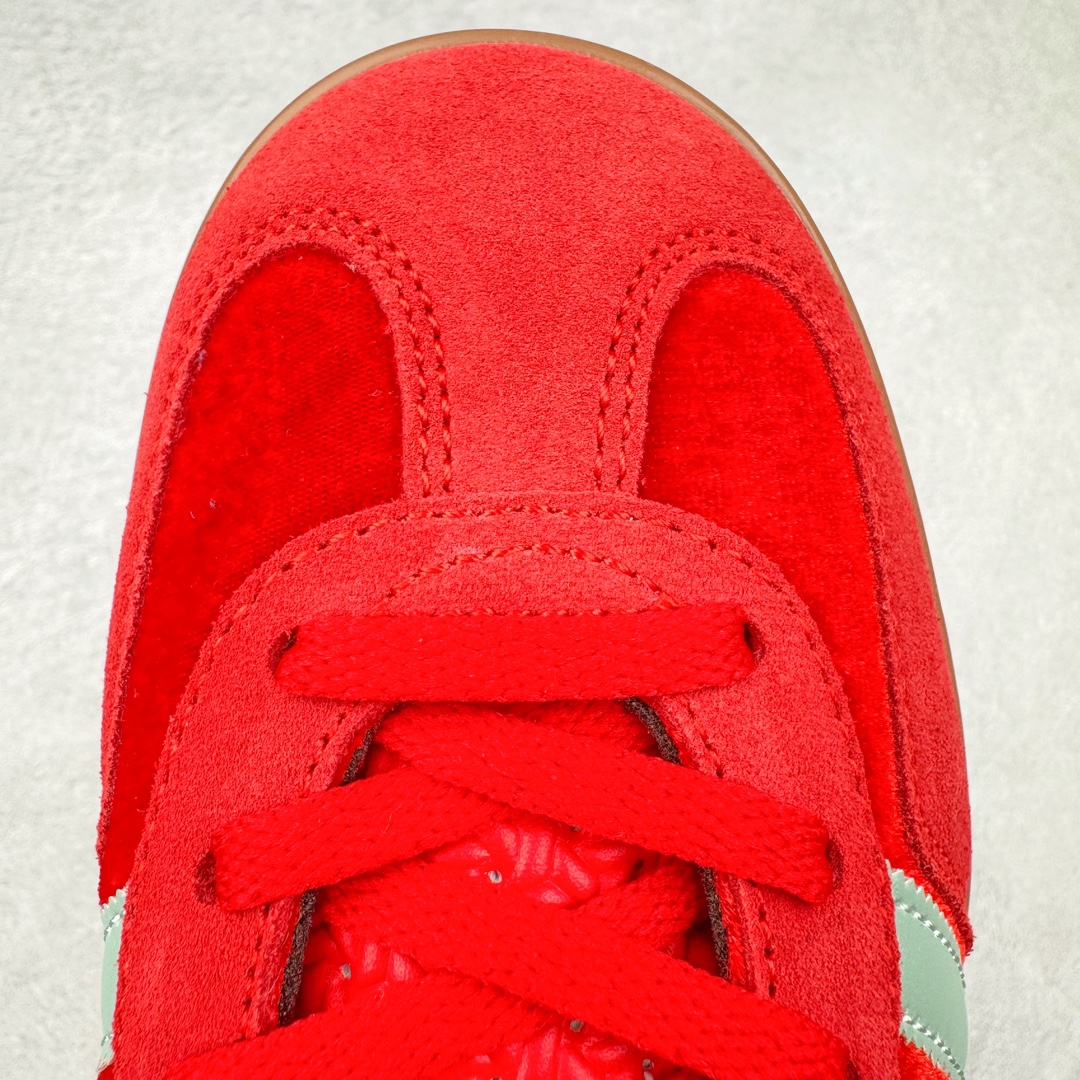 图片[14]-＃S2纯原 AD Original Gazelle Indoor Trainers 瞪羚室内鞋系列低帮复古百搭休闲运动德训风板鞋 IG6786 高端零售特供批次 原厂定制长毛翻毛皮组合环保纤维革鞋面材质 内置环保海玻璃鞋垫 外置RB橡胶大底 产品品控稳定性领先行业 原厂全套原楦原纸板冲刀磨具开发 原厂皮料加持 原厂港宝加持定型后跟R度完美 将复古进行到底 简约流畅 三十年不变经典 这款Gazelle运动鞋 无论面料、配色、质感或设计 都只在重现其1991年原款的经典 皮革鞋面 撞色三条纹和鞋跟标的设计 力求呈现90年代的经典复古风潮 Samba火热的同时 也带动了其它的复古鞋型 Gazelle便是其中一只 Gazelle Indoor拥有包边更宽的T字型鞋头 更好的保护运动员的前掌 浓浓的复古氛围感 非常适合现在流行的Cleanfit风格 尺码：36 36.5 37.5 38 38.5 39 40 40.5 41 42 42.5 43 44 44.5 45 46-选品中心