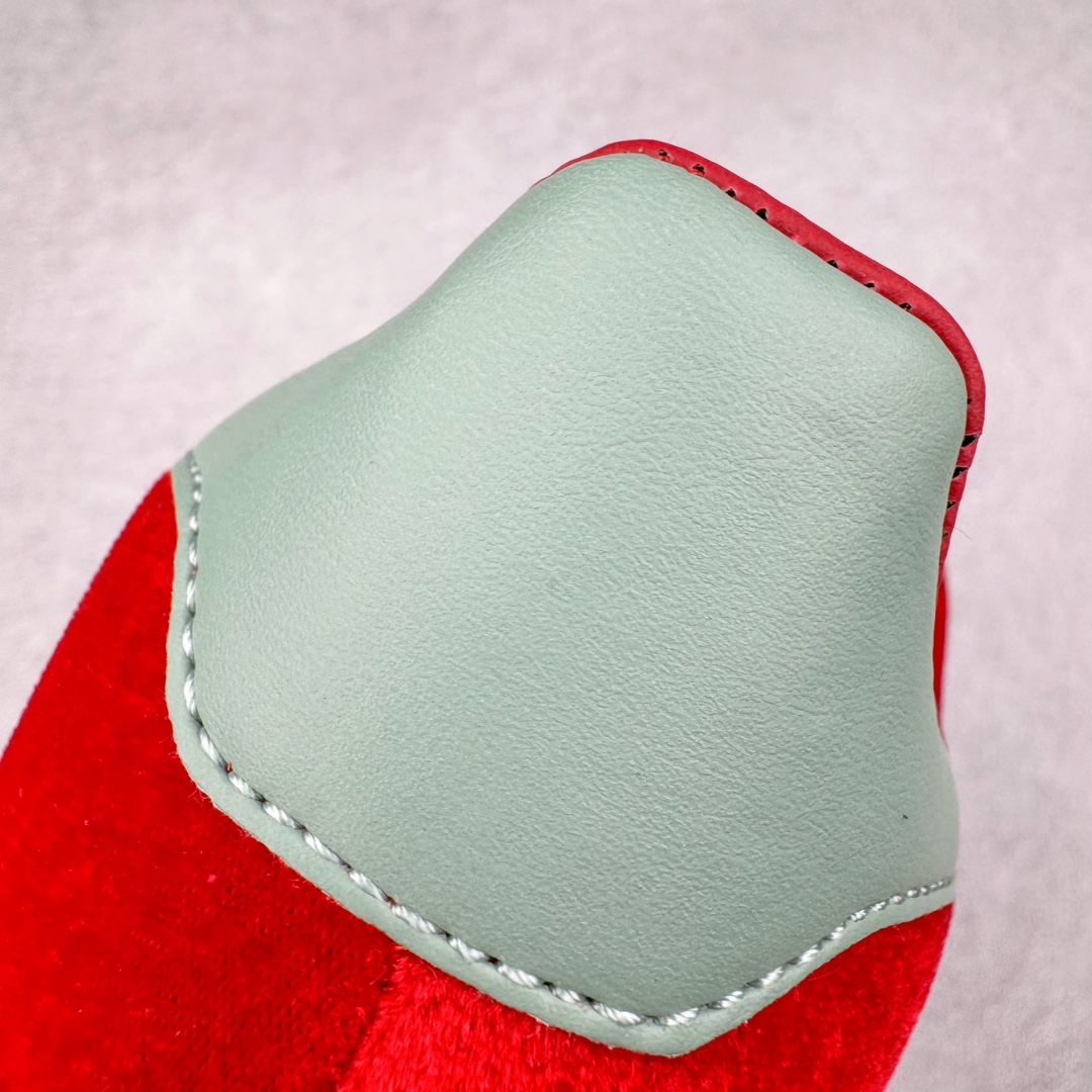 图片[15]-＃S2纯原 AD Original Gazelle Indoor Trainers 瞪羚室内鞋系列低帮复古百搭休闲运动德训风板鞋 IG6786 高端零售特供批次 原厂定制长毛翻毛皮组合环保纤维革鞋面材质 内置环保海玻璃鞋垫 外置RB橡胶大底 产品品控稳定性领先行业 原厂全套原楦原纸板冲刀磨具开发 原厂皮料加持 原厂港宝加持定型后跟R度完美 将复古进行到底 简约流畅 三十年不变经典 这款Gazelle运动鞋 无论面料、配色、质感或设计 都只在重现其1991年原款的经典 皮革鞋面 撞色三条纹和鞋跟标的设计 力求呈现90年代的经典复古风潮 Samba火热的同时 也带动了其它的复古鞋型 Gazelle便是其中一只 Gazelle Indoor拥有包边更宽的T字型鞋头 更好的保护运动员的前掌 浓浓的复古氛围感 非常适合现在流行的Cleanfit风格 尺码：36 36.5 37.5 38 38.5 39 40 40.5 41 42 42.5 43 44 44.5 45 46-选品中心