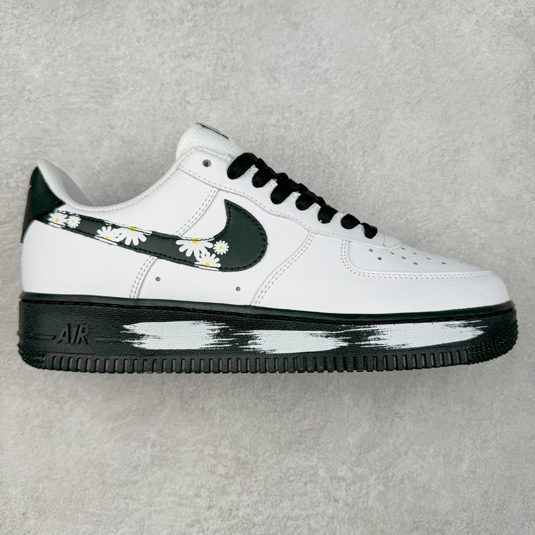 NK Air Force 1´07 Low 空军一号低帮百搭休闲运动板鞋 CW2288-111 柔软、弹性十足的缓震性能和出色的中底设计 横跨复古与现代的外型结合 造就出风靡全球 三十多年的Force 1 直到今天还深受青睐 尺码：36 36.5 37.5 38 38.5 39 40 40.5 41 42 42.5 43 44 44.5 45-选品中心