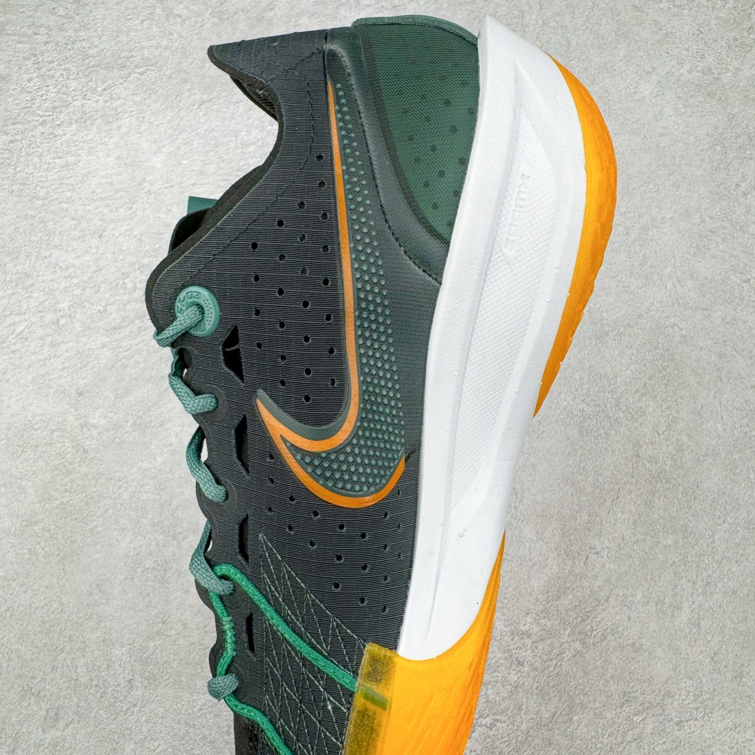 图片[7]-＃灭世/Max NK Air Zoom G.T.Cut 3 EP 实战系列篮球鞋 DV2918-001 全新GT Cut 3.0 全掌搭载了 ZoomX 泡棉 使得整双鞋在缓震表现上可谓相当优秀 拥有着顶级科技配置的同时 颜值设计也非常可观 整体鞋型仍然保留了前低后高的设计 G.T. Cut 传统的突进极速突破的感觉 鞋头麂皮材质和 NK Flywire 飞线工艺 相对来说包裹感更好了 必备的TPU 支撑片 两侧 Swoosh 的透气孔设计 起到散热透气的作用 鞋舌采用类似跑鞋的半开叉式设计 搭配鞋带既可以提升包裹感 又降低了运动中鞋舌乱跑的可能性 鞋子内里填充相当厚实 避免掉跟 尺码：39 40 40.5 41 42 42.5 43 44 44.5 45 46-选品中心