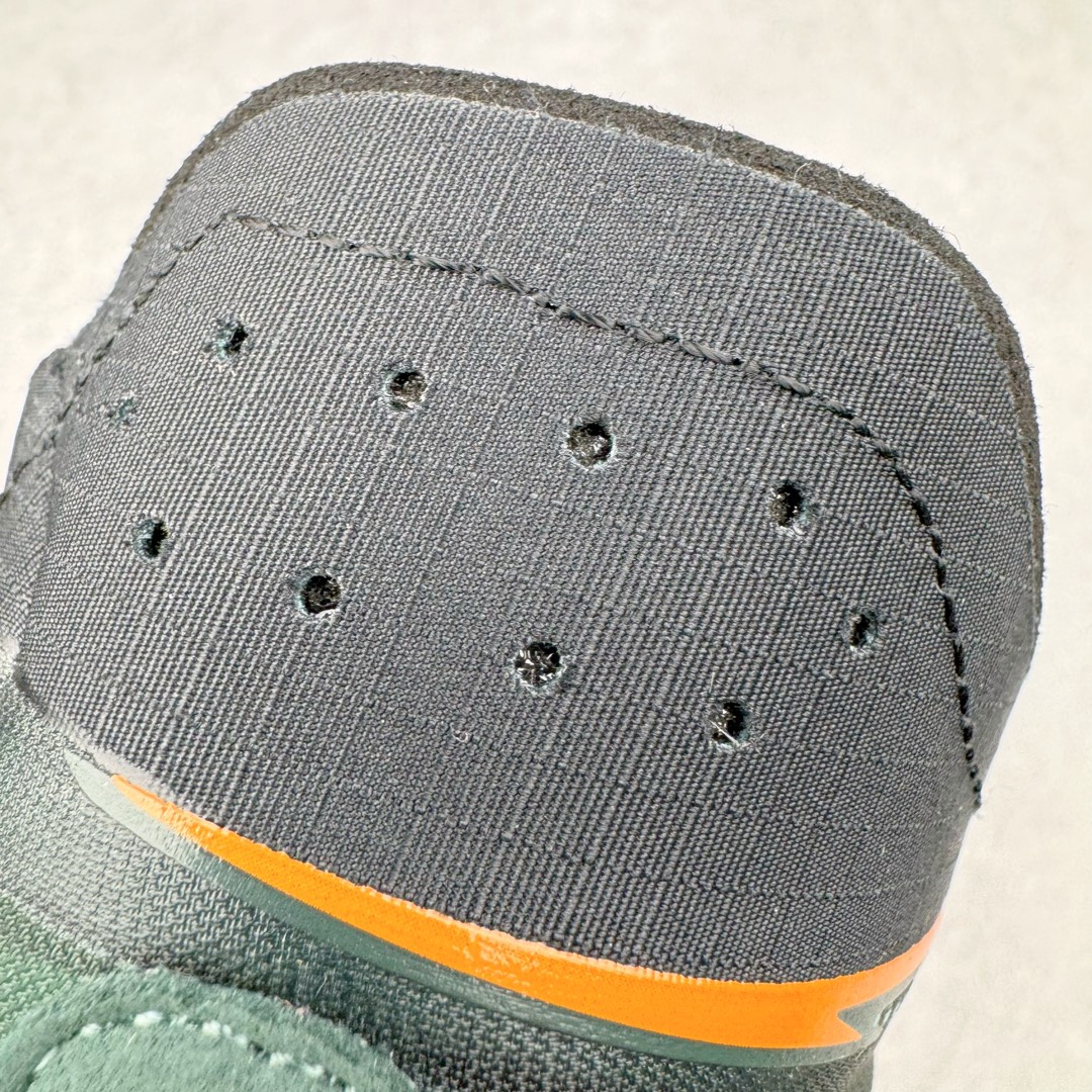 图片[18]-＃灭世/Max NK Air Zoom G.T.Cut 3 EP 实战系列篮球鞋 DV2918-001 全新GT Cut 3.0 全掌搭载了 ZoomX 泡棉 使得整双鞋在缓震表现上可谓相当优秀 拥有着顶级科技配置的同时 颜值设计也非常可观 整体鞋型仍然保留了前低后高的设计 G.T. Cut 传统的突进极速突破的感觉 鞋头麂皮材质和 NK Flywire 飞线工艺 相对来说包裹感更好了 必备的TPU 支撑片 两侧 Swoosh 的透气孔设计 起到散热透气的作用 鞋舌采用类似跑鞋的半开叉式设计 搭配鞋带既可以提升包裹感 又降低了运动中鞋舌乱跑的可能性 鞋子内里填充相当厚实 避免掉跟 尺码：39 40 40.5 41 42 42.5 43 44 44.5 45 46-选品中心