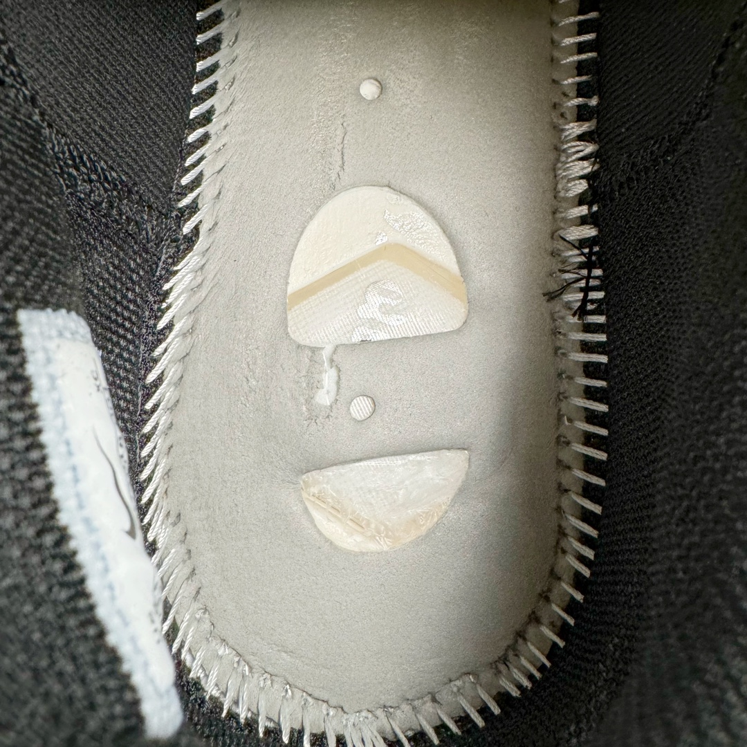 图片[11]-＃灭世/Max NK Air Zoom G.T.Cut 3 EP 实战系列篮球鞋 DV2918-001 全新GT Cut 3.0 全掌搭载了 ZoomX 泡棉 使得整双鞋在缓震表现上可谓相当优秀 拥有着顶级科技配置的同时 颜值设计也非常可观 整体鞋型仍然保留了前低后高的设计 G.T. Cut 传统的突进极速突破的感觉 鞋头麂皮材质和 NK Flywire 飞线工艺 相对来说包裹感更好了 必备的TPU 支撑片 两侧 Swoosh 的透气孔设计 起到散热透气的作用 鞋舌采用类似跑鞋的半开叉式设计 搭配鞋带既可以提升包裹感 又降低了运动中鞋舌乱跑的可能性 鞋子内里填充相当厚实 避免掉跟 尺码：39 40 40.5 41 42 42.5 43 44 44.5 45 46-选品中心