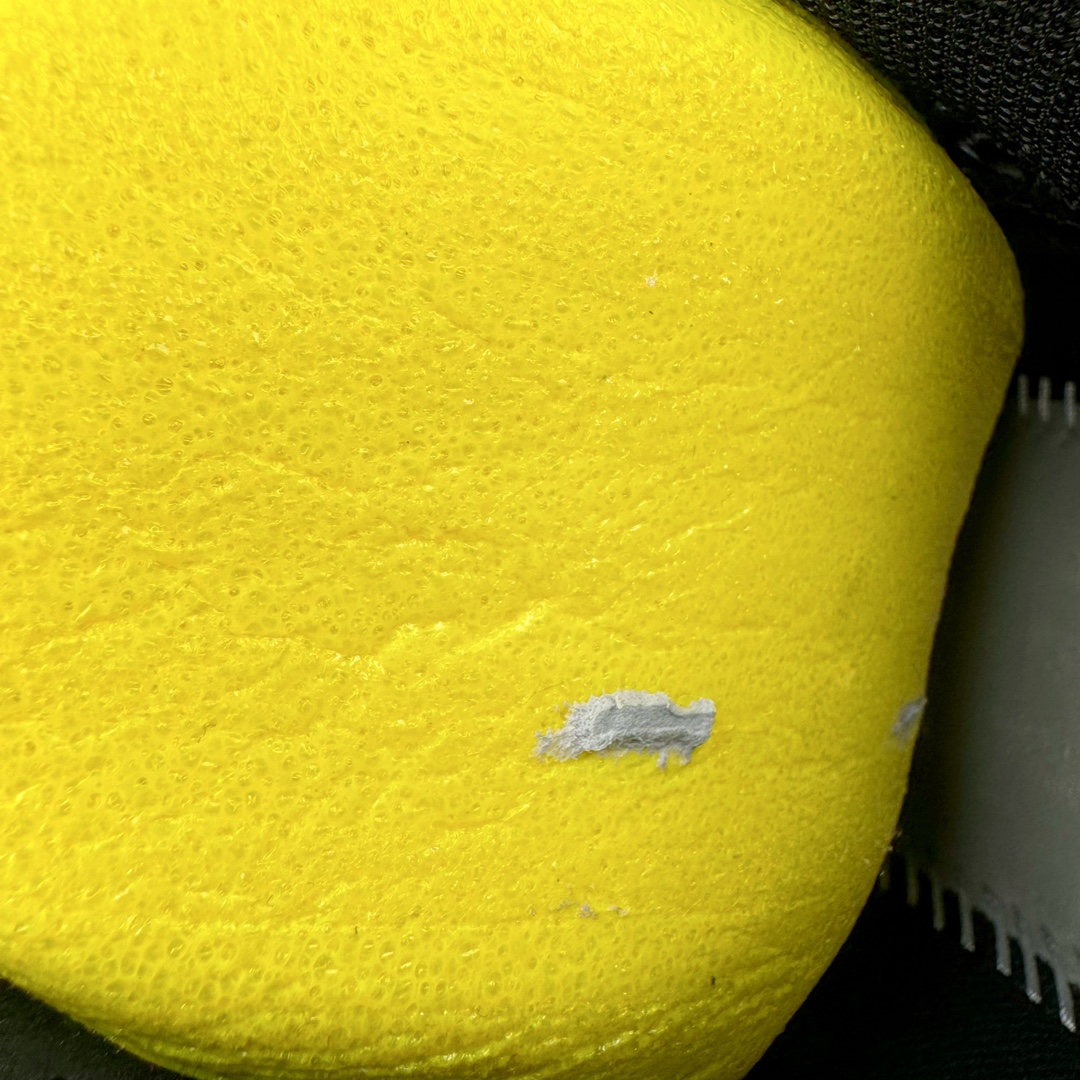 图片[10]-＃灭世/Max NK Air Zoom G.T.Cut 3 EP 实战系列篮球鞋 DV2918-001 全新GT Cut 3.0 全掌搭载了 ZoomX 泡棉 使得整双鞋在缓震表现上可谓相当优秀 拥有着顶级科技配置的同时 颜值设计也非常可观 整体鞋型仍然保留了前低后高的设计 G.T. Cut 传统的突进极速突破的感觉 鞋头麂皮材质和 NK Flywire 飞线工艺 相对来说包裹感更好了 必备的TPU 支撑片 两侧 Swoosh 的透气孔设计 起到散热透气的作用 鞋舌采用类似跑鞋的半开叉式设计 搭配鞋带既可以提升包裹感 又降低了运动中鞋舌乱跑的可能性 鞋子内里填充相当厚实 避免掉跟 尺码：39 40 40.5 41 42 42.5 43 44 44.5 45 46-选品中心