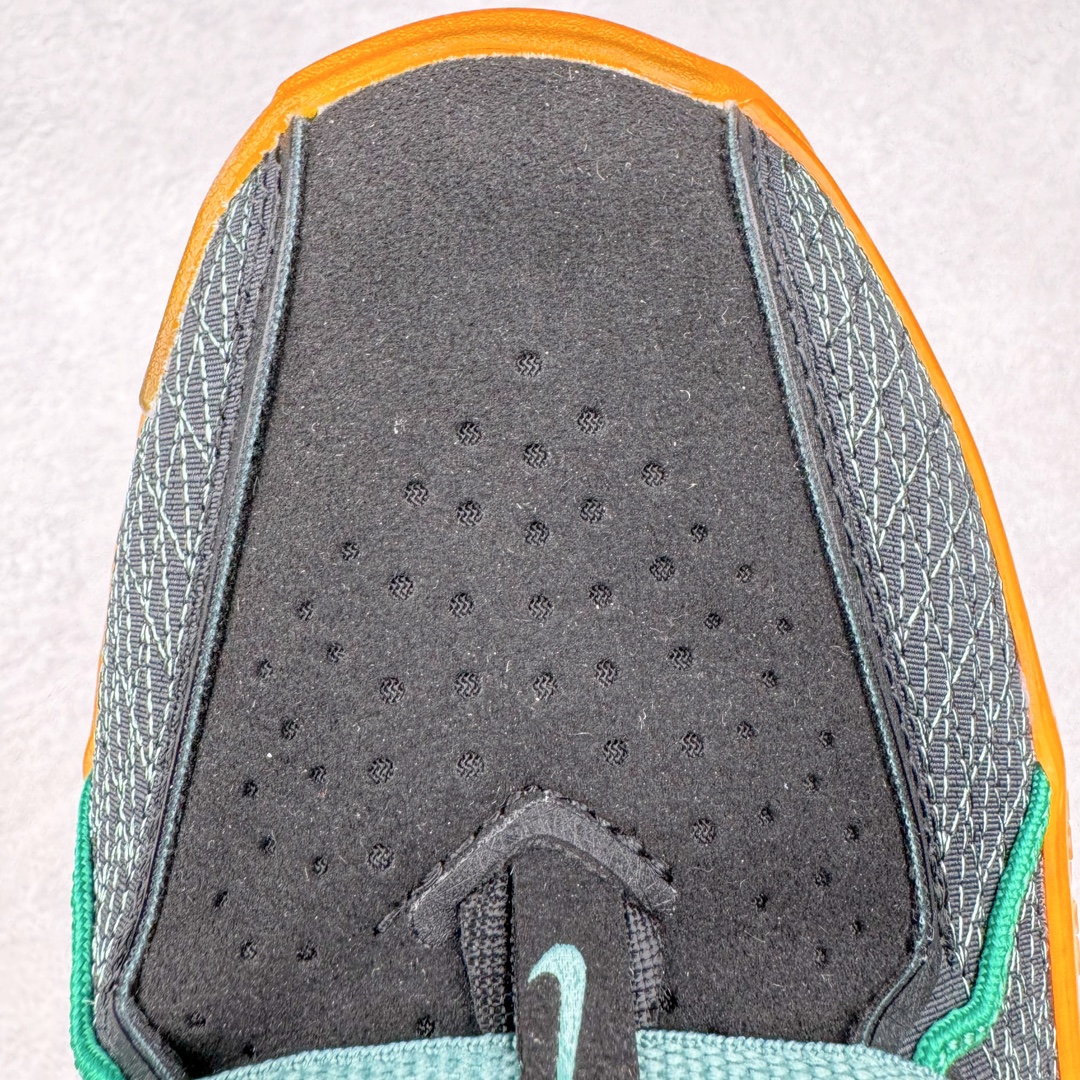 图片[14]-＃灭世/Max NK Air Zoom G.T.Cut 3 EP 实战系列篮球鞋 DV2918-001 全新GT Cut 3.0 全掌搭载了 ZoomX 泡棉 使得整双鞋在缓震表现上可谓相当优秀 拥有着顶级科技配置的同时 颜值设计也非常可观 整体鞋型仍然保留了前低后高的设计 G.T. Cut 传统的突进极速突破的感觉 鞋头麂皮材质和 NK Flywire 飞线工艺 相对来说包裹感更好了 必备的TPU 支撑片 两侧 Swoosh 的透气孔设计 起到散热透气的作用 鞋舌采用类似跑鞋的半开叉式设计 搭配鞋带既可以提升包裹感 又降低了运动中鞋舌乱跑的可能性 鞋子内里填充相当厚实 避免掉跟 尺码：39 40 40.5 41 42 42.5 43 44 44.5 45 46-选品中心