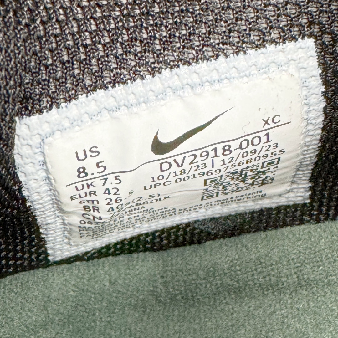 图片[12]-＃灭世/Max NK Air Zoom G.T.Cut 3 EP 实战系列篮球鞋 DV2918-001 全新GT Cut 3.0 全掌搭载了 ZoomX 泡棉 使得整双鞋在缓震表现上可谓相当优秀 拥有着顶级科技配置的同时 颜值设计也非常可观 整体鞋型仍然保留了前低后高的设计 G.T. Cut 传统的突进极速突破的感觉 鞋头麂皮材质和 NK Flywire 飞线工艺 相对来说包裹感更好了 必备的TPU 支撑片 两侧 Swoosh 的透气孔设计 起到散热透气的作用 鞋舌采用类似跑鞋的半开叉式设计 搭配鞋带既可以提升包裹感 又降低了运动中鞋舌乱跑的可能性 鞋子内里填充相当厚实 避免掉跟 尺码：39 40 40.5 41 42 42.5 43 44 44.5 45 46-选品中心