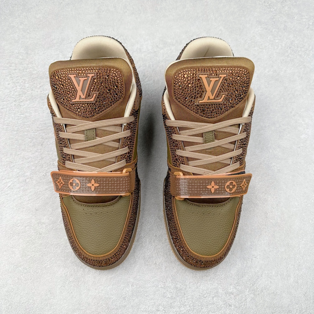 图片[2]-＃K纯原 Louis Vuitton Trainer lv时装走秀运动鞋 市场所有版本中综合最强的货品 GD实力大厂出品 全网最全配色更新最快 最成熟的做工稳定的品控 完美鞋型超高的清洁度 零毛边线头瑕疵 全套原楦原纸版原鞋开模 全网最具灵魂的版型 正确原装黄色鞋盒 正确中底印花 鞋面印花3D高频深度立体 全鞋电脑针车 紧密相连 针距密度一致 环保乳胶注塑鞋垫 厚度脚感还原原版 皮面裁剪部位 统一油边封口工艺 原装橡胶大底含胶量大底组合零偏差 专柜全套包装 防尘袋 说明书 质保卡 男女鞋 尺码：35 36 37 38 39 40 41 42 43 44 45-选品中心