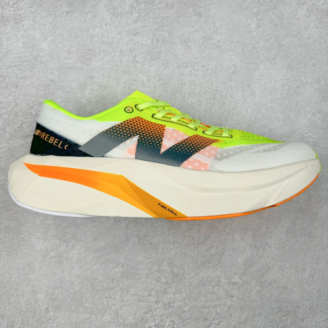 NEW BALANCE Rebel FuelCell Rebel V4 SuperComp Elite 精英版内置碳板 舒适时尚织物减震耐磨低帮马拉松轻量化跑步鞋 NB新百伦于 2019 年夏天首次发布了 Rebel 在制鞋业仍在向强调能量回报的弹力泡沫转变的时候 Rebel 确实是一个叛逆者 快进到 2024 年 Rebel v4 承诺通过重新配制的中底化合物和更高的堆叠高度提供更轻、更有弹性的跑步体验 就像New Balance SC Elite v4一样 Rebel v4 提供了完全重新设计的中底化合物 最新的混合物将 New Balance 专有的 FuelCell 泡沫（TPU 和 EVA 的混合物）与 PEBA 泡沫相结合 带来更弹跳的跑步体验 PEBA是一种超轻 高性能的泡沫 通常出现在镀碳超级鞋中 New Balance Rebel v4、ASICS Novablast 4和Brooks Hyperion Max都是精力充沛的无电镀运动鞋 在速度锻炼和快节奏中大放异彩 这三款鞋都依靠它们的中底泡沫和轻微的摇杆形状来创造一种向前滚动的感觉 而且虽然这些鞋子在堆叠高度和重量方面各不相同 但它们提供了相似的软硬比例 有足够的流行力来加快步伐 尺码：36 37 37.5 38 38.5 39.5 40 40.5 41.5 42 42.5 43 44 45-选品中心