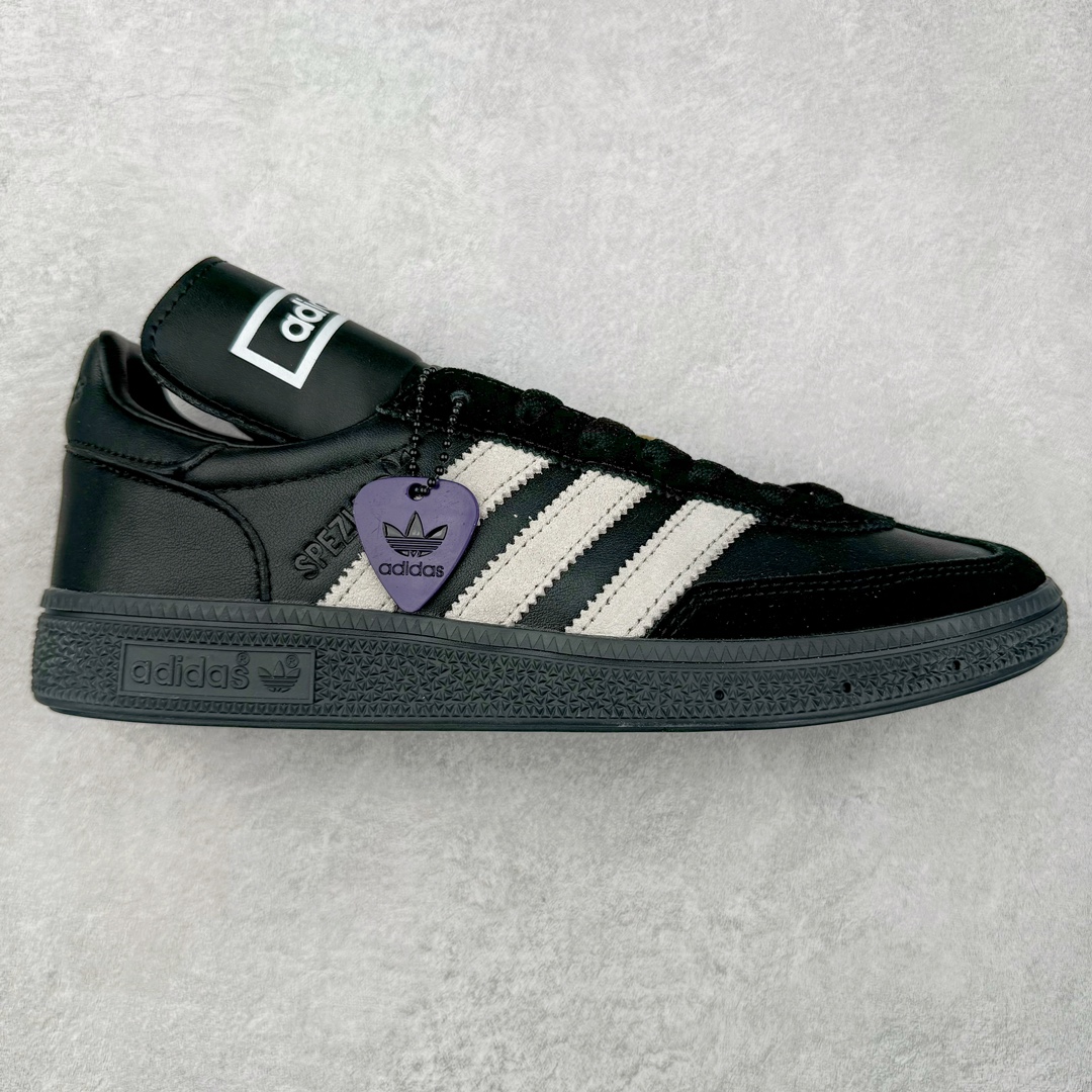 图片[5]-＃X版 AD Originals Handball SPZL 手球运动员系列百搭休闲运动板鞋 这款来自阿迪达斯的这款HANDBALL SPZL前身是一双手球运动鞋，这一次拿来复刻，所以鞋面的主要色彩选用了黑色， 鞋面外侧除了Spezial字母之外还有三叶草标志。Handball SPZL作为复古手球训练鞋与作为室内足球鞋的Samba有着异曲同工之处，但是质感更为出众的鞋身以及丰富的配色选择比起Samba来讲可以说是更胜一筹了！尺码：36 36⅔ 37⅓ 38 38⅔ 39⅓ 40 40⅔ 41⅓ 42 42⅔ 43⅓ 44 45-选品中心