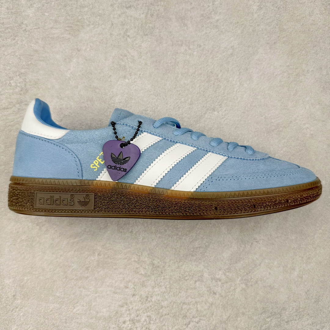 图片[9]-＃X版 AD Originals Handball SPZL 手球运动员系列百搭休闲运动板鞋 这款来自阿迪达斯的这款HANDBALL SPZL前身是一双手球运动鞋，这一次拿来复刻，所以鞋面的主要色彩选用了黑色， 鞋面外侧除了Spezial字母之外还有三叶草标志。Handball SPZL作为复古手球训练鞋与作为室内足球鞋的Samba有着异曲同工之处，但是质感更为出众的鞋身以及丰富的配色选择比起Samba来讲可以说是更胜一筹了！尺码：36 36⅔ 37⅓ 38 38⅔ 39⅓ 40 40⅔ 41⅓ 42 42⅔ 43⅓ 44 45-选品中心