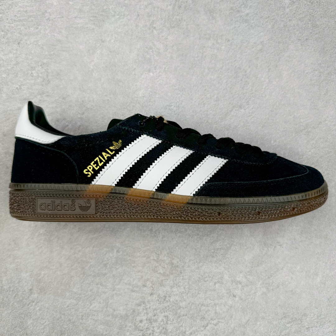 图片[6]-＃X版 AD Originals Handball SPZL 手球运动员系列百搭休闲运动板鞋 这款来自阿迪达斯的这款HANDBALL SPZL前身是一双手球运动鞋，这一次拿来复刻，所以鞋面的主要色彩选用了黑色， 鞋面外侧除了Spezial字母之外还有三叶草标志。Handball SPZL作为复古手球训练鞋与作为室内足球鞋的Samba有着异曲同工之处，但是质感更为出众的鞋身以及丰富的配色选择比起Samba来讲可以说是更胜一筹了！尺码：36 36⅔ 37⅓ 38 38⅔ 39⅓ 40 40⅔ 41⅓ 42 42⅔ 43⅓ 44 45-选品中心
