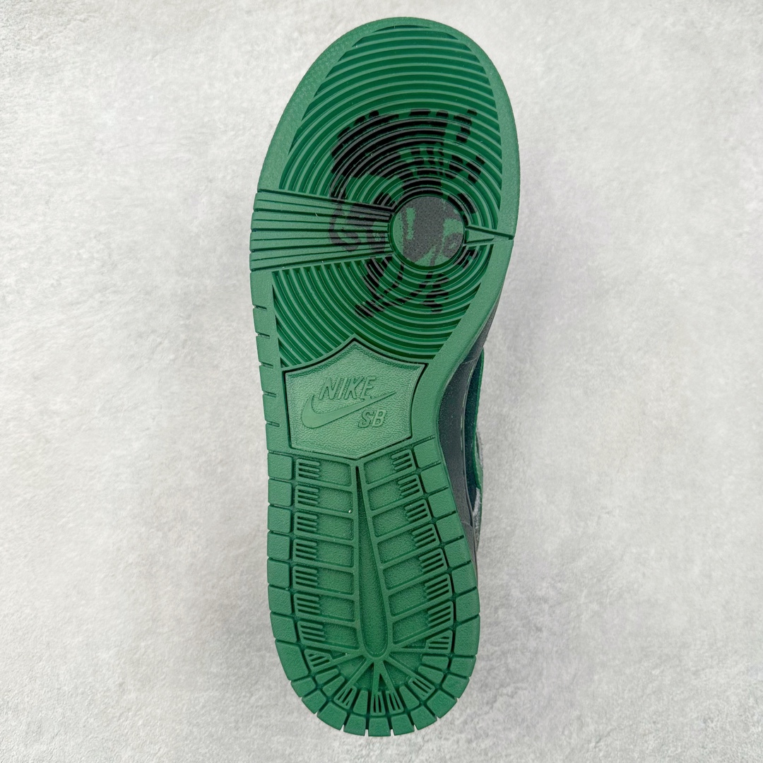 图片[9]-There Skateboards x NK SB Dunk Low 联名黑绿水鬼 HF7743-001 性价比王者 极限压缩利润空间 超乎所想的高性价比 用料绝不含糊 原盒原配 正确耐磨橡胶大底 超高清洁度 全鞋零毛边皮料切割 全套原楦原模倾力打造完美版型 尺码：36 36.5 37.5 38 38.5 39 40 40.5 41 42 42.5 43 44 44.5 45 46 47.5-选品中心