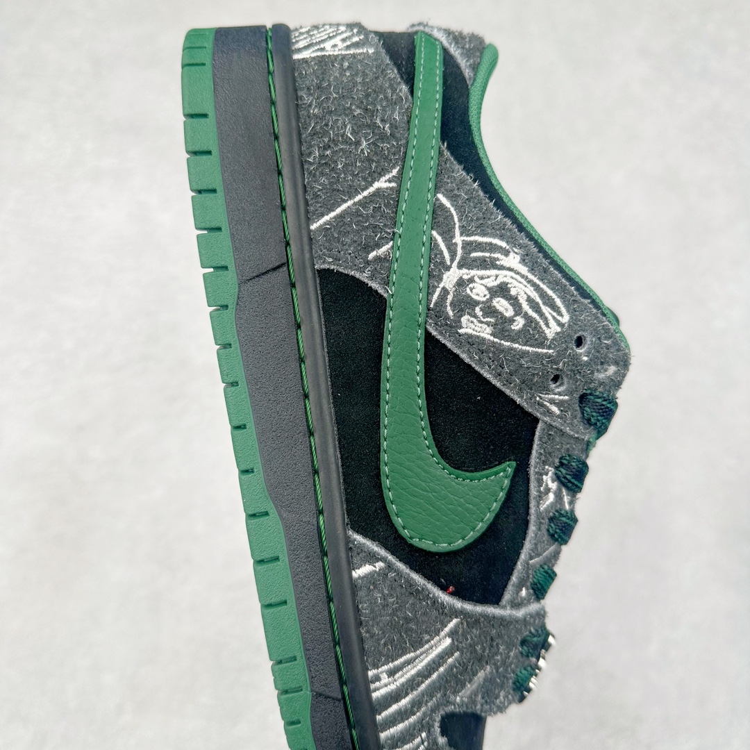 图片[6]-There Skateboards x NK SB Dunk Low 联名黑绿水鬼 HF7743-001 性价比王者 极限压缩利润空间 超乎所想的高性价比 用料绝不含糊 原盒原配 正确耐磨橡胶大底 超高清洁度 全鞋零毛边皮料切割 全套原楦原模倾力打造完美版型 尺码：36 36.5 37.5 38 38.5 39 40 40.5 41 42 42.5 43 44 44.5 45 46 47.5-选品中心