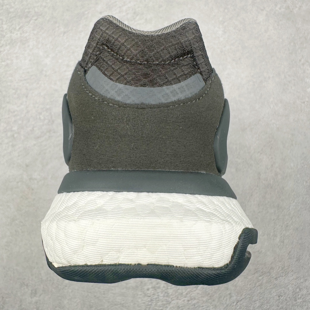 图片[8]-＃特价福利 AD Nite Jogger 2019 Boost 联名夜行者复古跑鞋 原厂材料 原厂大底 私家独模 网布搭配麂皮拼接打造鞋面 极具复古风格鞋头及鞋跟点缀3M反光设计极为亮眼中底采用全掌 Boost 科技 厚度相当可观 脚感极佳 尺码：36 36.5 37 38 38.5 39 40 40.5 41 42 42.5 43 44 44.5 45-选品中心