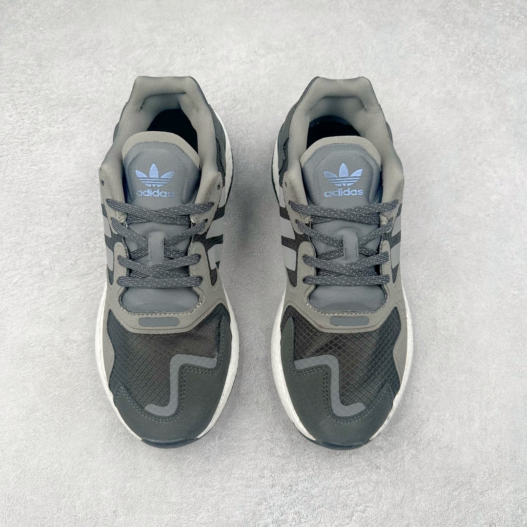 图片[2]-＃特价福利 AD Nite Jogger 2019 Boost 联名夜行者复古跑鞋 原厂材料 原厂大底 私家独模 网布搭配麂皮拼接打造鞋面 极具复古风格鞋头及鞋跟点缀3M反光设计极为亮眼中底采用全掌 Boost 科技 厚度相当可观 脚感极佳 尺码：36 36.5 37 38 38.5 39 40 40.5 41 42 42.5 43 44 44.5 45-选品中心