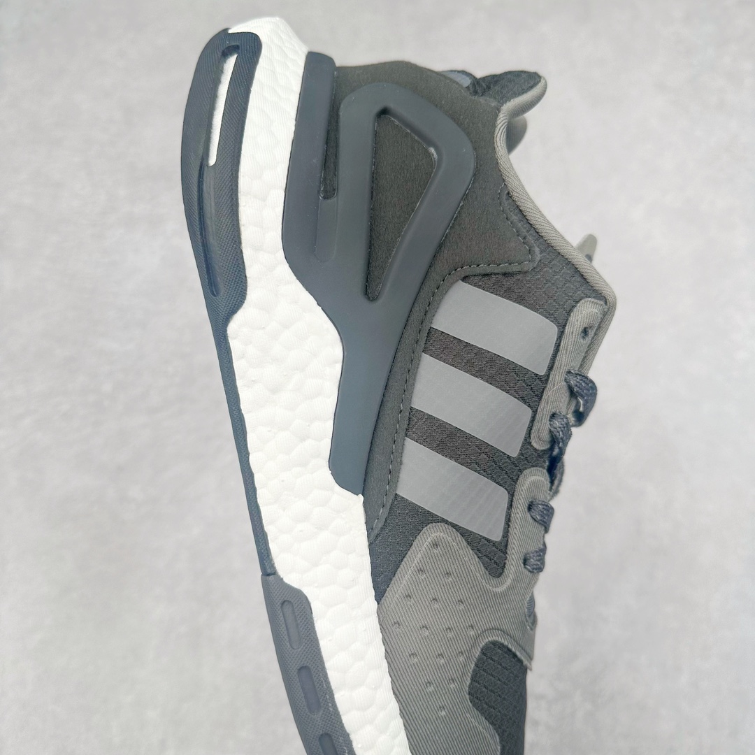 图片[6]-＃特价福利 AD Nite Jogger 2019 Boost 联名夜行者复古跑鞋 原厂材料 原厂大底 私家独模 网布搭配麂皮拼接打造鞋面 极具复古风格鞋头及鞋跟点缀3M反光设计极为亮眼中底采用全掌 Boost 科技 厚度相当可观 脚感极佳 尺码：36 36.5 37 38 38.5 39 40 40.5 41 42 42.5 43 44 44.5 45-选品中心