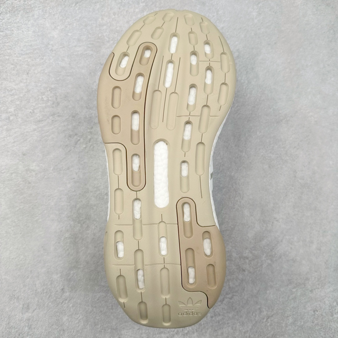 图片[9]-＃特价福利 AD Nite Jogger 2019 Boost 联名夜行者复古跑鞋 原厂材料 原厂大底 私家独模 网布搭配麂皮拼接打造鞋面 极具复古风格鞋头及鞋跟点缀3M反光设计极为亮眼中底采用全掌 Boost 科技 厚度相当可观 脚感极佳 尺码：36 36.5 37 38 38.5 39 40 40.5 41 42 42.5 43 44 44.5 45-选品中心