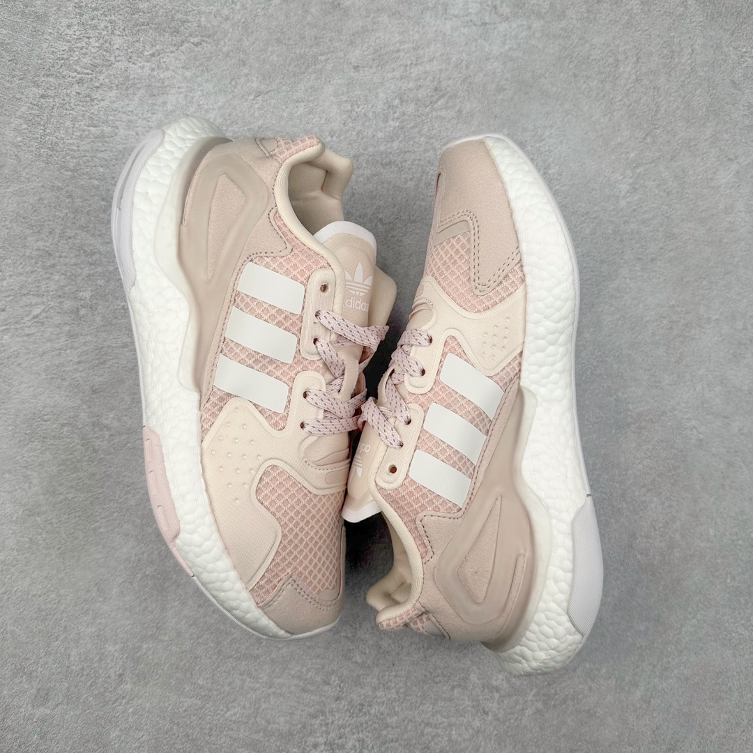 图片[3]-＃特价福利 AD Nite Jogger 2019 Boost 联名夜行者复古跑鞋 原厂材料 原厂大底 私家独模 网布搭配麂皮拼接打造鞋面 极具复古风格鞋头及鞋跟点缀3M反光设计极为亮眼中底采用全掌 Boost 科技 厚度相当可观 脚感极佳 尺码：36 36.5 37 38 38.5 39 40 40.5 41 42 42.5 43 44 44.5 45-选品中心