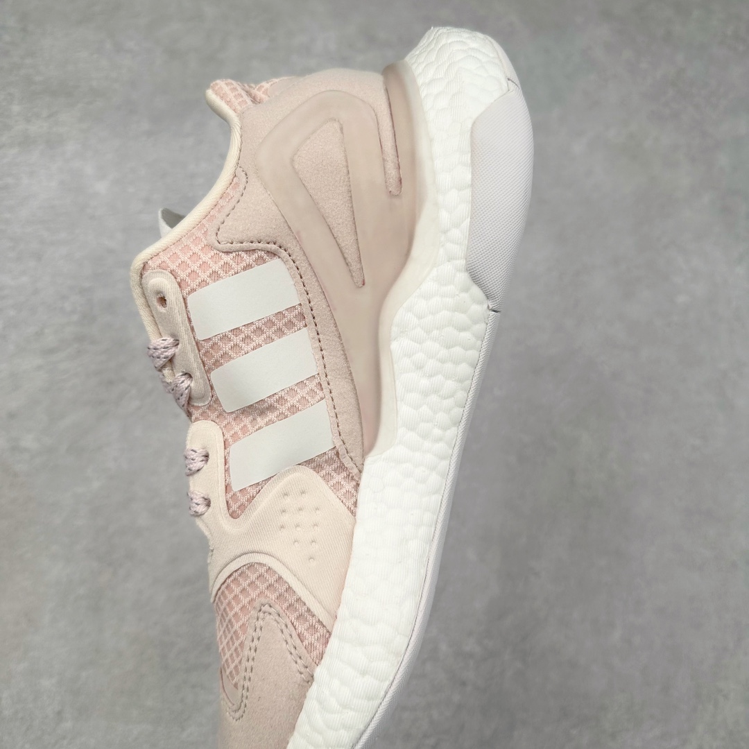 图片[7]-＃特价福利 AD Nite Jogger 2019 Boost 联名夜行者复古跑鞋 原厂材料 原厂大底 私家独模 网布搭配麂皮拼接打造鞋面 极具复古风格鞋头及鞋跟点缀3M反光设计极为亮眼中底采用全掌 Boost 科技 厚度相当可观 脚感极佳 尺码：36 36.5 37 38 38.5 39 40 40.5 41 42 42.5 43 44 44.5 45-选品中心