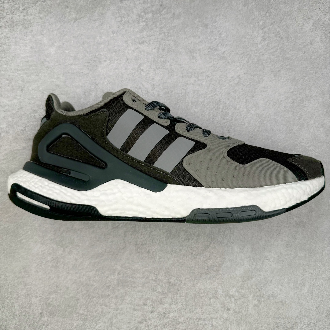 #特价福利 AD Nite Jogger 2019 Boost 联名夜行者复古跑鞋 原厂材料 原厂大底 私家独模 网布搭配麂皮拼接打造鞋面 极具复古风格鞋头及鞋跟点缀3M反光设计极为亮眼中底采用全掌 Boost 科技 厚度相当可观 脚感极佳 尺码:36 36.5 37 38 38.5 39 40 40.5 41 42 42.5 43 44 44.5 45-选品中心