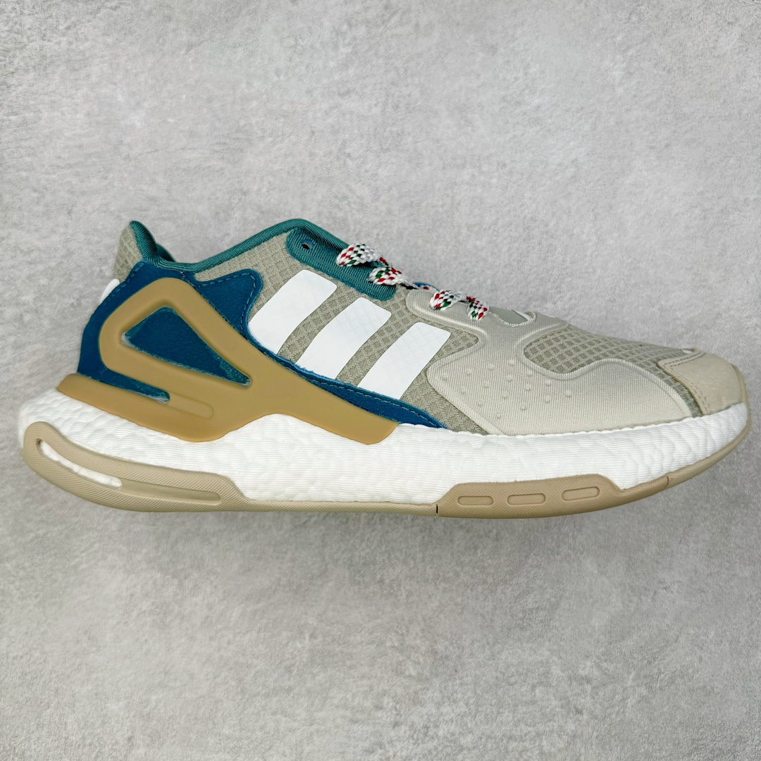 ＃特价福利 AD Nite Jogger 2019 Boost 联名夜行者复古跑鞋 原厂材料 原厂大底 私家独模 网布搭配麂皮拼接打造鞋面 极具复古风格鞋头及鞋跟点缀3M反光设计极为亮眼中底采用全掌 Boost 科技 厚度相当可观 脚感极佳 尺码：36 36.5 37 38 38.5 39 40 40.5 41 42 42.5 43 44 44.5 45-选品中心