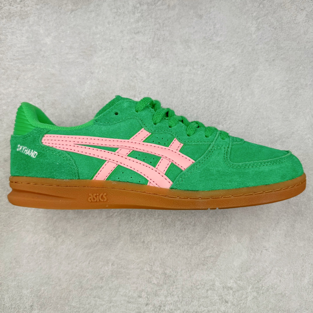 HAY x Asics Skyhand OG 复古板鞋 ASICS (亚瑟士）是日本实业家鬼家喜八郎创立的跑鞋运动品牌，名字想法源自著名的拉丁谚语“AnimaSana In Corpore Sano”意为“健全的精神寓于强健的体魄”。正如其名字的含义，ASICS亚瑟士一直坚信保持身体的健康与活力是打造健康快乐的生活方式的最佳途径。亚瑟士的跑鞋、篮球鞋等系列集专业与美貌于一身，拥有极高的热度 货号：1203A563 尺码：36 37 37.5 38 39 39.5 40 40.5 41.5 42 42.5 43.5 44 45-选品中心
