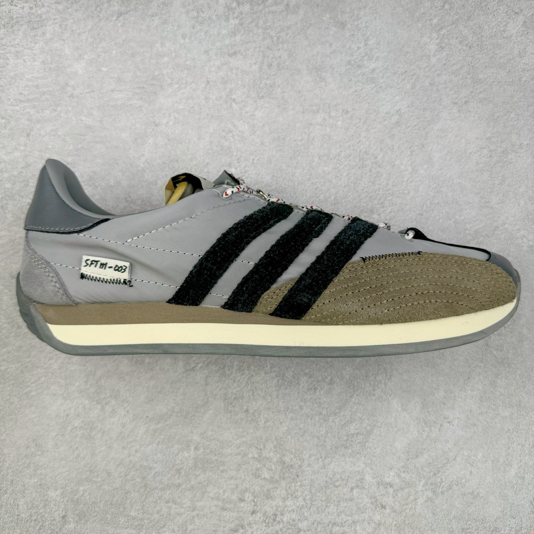 ＃特价福利 Song for the Mute x AD Originals SFTM-003 联名款复古慢跑鞋 Originals与时装品牌Song for the Mute即将迎来第三个合作系列 这个系列主打的也是怀旧的氛围 采用了Country OG这个诞生于上世纪70年代的鞋款 尼龙和绒面革的梦幻拼接 低调而富有质感 呈现SFTM一贯的面料美学 三款不同风格的配色 亮点十足的斑点鞋带 体现怀旧主义和前卫设计无缝交织 鞋款采用了低帮的造型 方便日常穿着 同时对于外底做了处理 皮革材质和尼龙布材质的组合也更具是时代感 尺码：36 36.5 37 38 38.5 39 40 40.5 41 42 42.5 43 44 44.5 45-选品中心