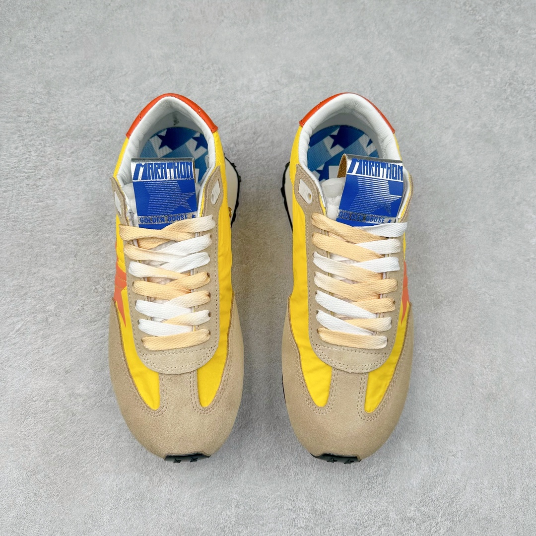 图片[2]-＃纯原 GGDB Golden Goose Marathon 复古运动鞋生活休闲鞋 火爆全网 陈伟霆宋雨琦 杨幂等各路明星纷纷上脚 该系列新品鞋履以1970年代的田径鞋为设计灵感，巧妙融入3D打印鞋尾装饰等前沿元素，既彰显了复古格调，又将这种怀旧感投射到未来。其鞋面采用多种精致材质打造，并推出银色、黑色、红色、皇家蓝和白色等多款经典配色以及全新限定黄色，侧边点缀以品牌标志性的星星图案。全新黄色款式的鞋面侧边保留了品牌标志性的橙色星星图案，配以灰色鞋头。不均匀染色的鞋带和带有星星图案的鞋底，为整体造型增添了独特的印象。呈现男女都可穿着的中性风格，谁都能拥有并追逐自己的梦想。尺码：35 36 37 38 39 40 41 42 43 44 45-选品中心