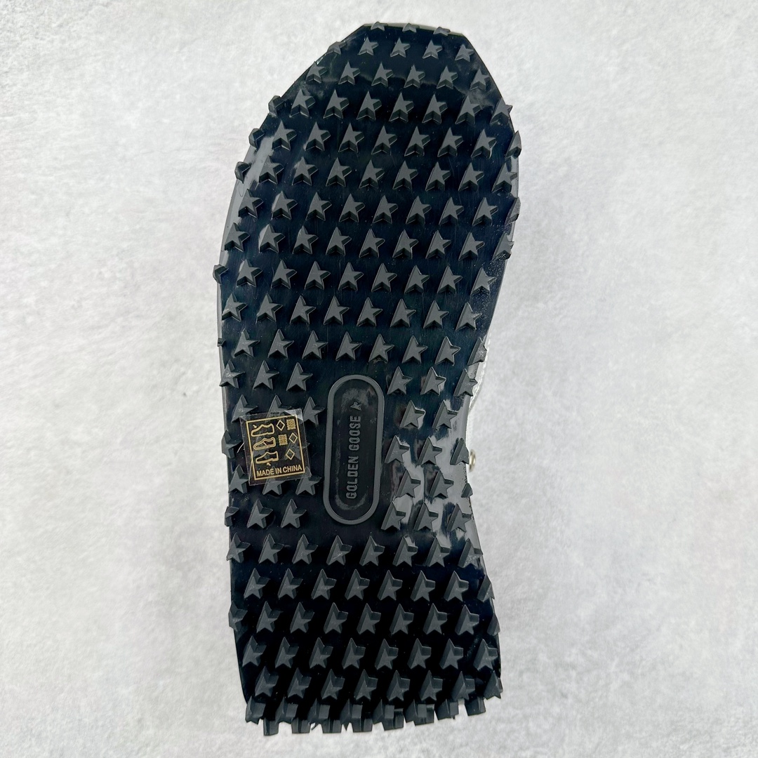 图片[9]-＃纯原 GGDB Golden Goose Marathon 复古运动鞋生活休闲鞋 火爆全网 陈伟霆宋雨琦 杨幂等各路明星纷纷上脚 该系列新品鞋履以1970年代的田径鞋为设计灵感，巧妙融入3D打印鞋尾装饰等前沿元素，既彰显了复古格调，又将这种怀旧感投射到未来。其鞋面采用多种精致材质打造，并推出银色、黑色、红色、皇家蓝和白色等多款经典配色以及全新限定黄色，侧边点缀以品牌标志性的星星图案。全新黄色款式的鞋面侧边保留了品牌标志性的橙色星星图案，配以灰色鞋头。不均匀染色的鞋带和带有星星图案的鞋底，为整体造型增添了独特的印象。呈现男女都可穿着的中性风格，谁都能拥有并追逐自己的梦想。尺码：35 36 37 38 39 40 41 42 43 44 45-选品中心