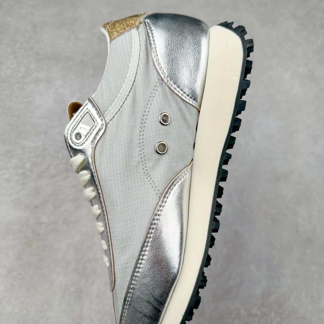 图片[7]-＃纯原 GGDB Golden Goose Marathon 复古运动鞋生活休闲鞋 火爆全网 陈伟霆宋雨琦 杨幂等各路明星纷纷上脚 该系列新品鞋履以1970年代的田径鞋为设计灵感，巧妙融入3D打印鞋尾装饰等前沿元素，既彰显了复古格调，又将这种怀旧感投射到未来。其鞋面采用多种精致材质打造，并推出银色、黑色、红色、皇家蓝和白色等多款经典配色以及全新限定黄色，侧边点缀以品牌标志性的星星图案。全新黄色款式的鞋面侧边保留了品牌标志性的橙色星星图案，配以灰色鞋头。不均匀染色的鞋带和带有星星图案的鞋底，为整体造型增添了独特的印象。呈现男女都可穿着的中性风格，谁都能拥有并追逐自己的梦想。尺码：35 36 37 38 39 40 41 42 43 44 45-选品中心