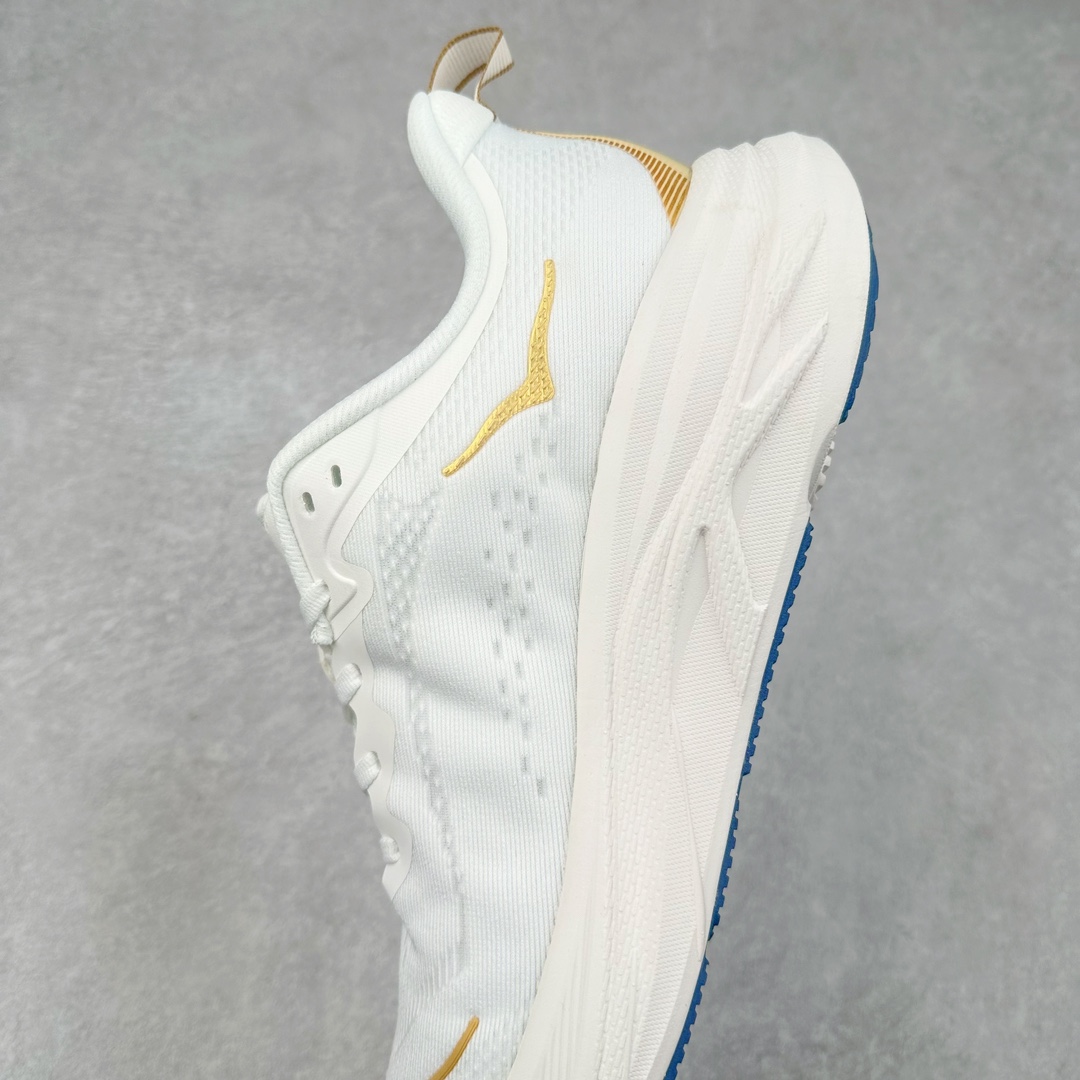 图片[7]-HOKA ONE ONE Clifton 克里夫顿10代专业性能减震公路跑步鞋 轻盈透气的针织网面和纱线的使用让鞋面更挺拔 增强鞋面的强度和支撑性能 搭配柔软的鞋舌 让双脚在舒适包裹中跑的更加畅快 全新泡棉中底 柔软的同时增强回弹性能 为不同跑者提供更平稳流畅的脚感 带来全面的缓冲保护 根据人体工程学设计的延长拉襟 后跟处弹软的海绵填充舒适固定 避免掉跟和摩擦 相比上一代光滑的内衬 Clifton 9的内衬增强了摩擦力 避免双脚在鞋内滑动 尺码：36 36.5 37.5 38 38.5 39 40 40.5 41 42 42.5 43 44 44.5 45-选品中心