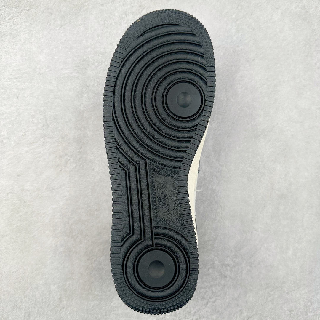 图片[9]-NK Air Force 1´07 Low 空军一号低帮百搭休闲运动板鞋 KK1988-009 柔软、弹性十足的缓震性能和出色的中底设计 横跨复古与现代的外型结合 造就出风靡全球 三十多年的Force 1 直到今天还深受青睐 尺码：36 36.5 37.5 38 38.5 39 40 40.5 41 42 42.5 43 44 44.5 45-选品中心