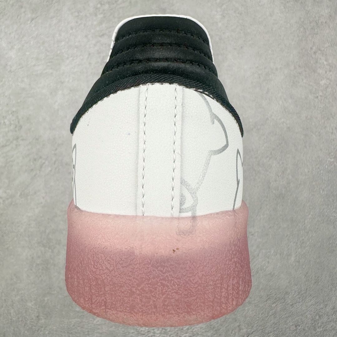 图片[8]-AD Samba XLG 桑巴舞加大厚底版系列德训风百搭松糕休闲运动板鞋生胶底 IG4450 自Originals Samba成功借势Blokecore风潮一跃成为街头巷尾的焦点鞋款后,不论是围绕Samba本身打造的各式「变种版本」,还是以Samba为蓝本打造联名鞋款,都成为了时尚潮流人士日常穿搭首选。Samba XLG是adidas Originals不断扩展XLG系列的一部分,旨在与年轻文化相契合,迎合那些希望通过个性时尚表达自我而不愿牺牲舒适度的年轻群体。街头时尚领域的Gen Z特别偏爱宽松的穿着风格。Samba XLG针对这一点做了创新。它在延续Samba OG经典设计的基础上,迎合年轻群体的穿着习惯,重塑为宽大的鞋身比例轮廓以及加厚中底,让消费者轻松展示自己独特的风格。全新的Samba XLG系列不仅迎合了当下年轻群体的穿搭习惯,加宽了鞋身比例以及将中底进一步增厚,在视觉比例上更加饱满,同时还保留了经典Samba的细节,这样一来,鞋迷朋友在穿搭上不仅能更加个性化,而且还能延续一定的复古感受。尺码：36 36⅔ 37⅓ 38 38⅔ 39⅓ 40 40⅔ 41⅓ 42 42⅔ 43⅓ 44 45-选品中心