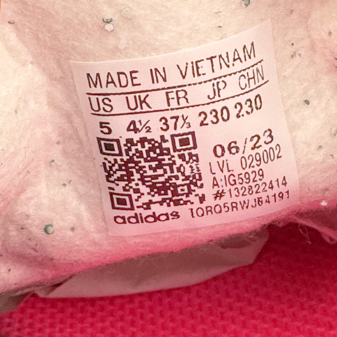 图片[13]-＃HP纯原 AD Original Gazelle Trainers 瞪羚室内鞋系列低帮复古百搭休闲运动德训风板鞋 IG5929 高端零售特供批次 原厂定制长毛翻毛皮组合环保纤维革鞋面材质 内置环保海玻璃鞋垫 外置RB橡胶大底 产品品控稳定性领先行业 原厂全套原楦原纸板冲刀磨具开发 原厂皮料加持 原厂港宝加持定型后跟R度完美 将复古进行到底 简约流畅 三十年不变经典 这款Gazelle运动鞋 无论面料、配色、质感或设计 都只在重现其1991年原款的经典 皮革鞋面 撞色三条纹和鞋跟标的设计 力求呈现90年代的经典复古风潮 Samba火热的同时 也带动了其它的复古鞋型 Gazelle便是其中一只 Gazelle Indoor拥有包边更宽的T字型鞋头 更好的保护运动员的前掌 浓浓的复古氛围感 非常适合现在流行的Cleanfit风格 尺码：35.5 36 36⅔ 37⅓ 38 38⅔ 39⅓ 40 40⅔ 41⅓ 42 42⅔ 43⅓ 44 44⅔ 45-选品中心