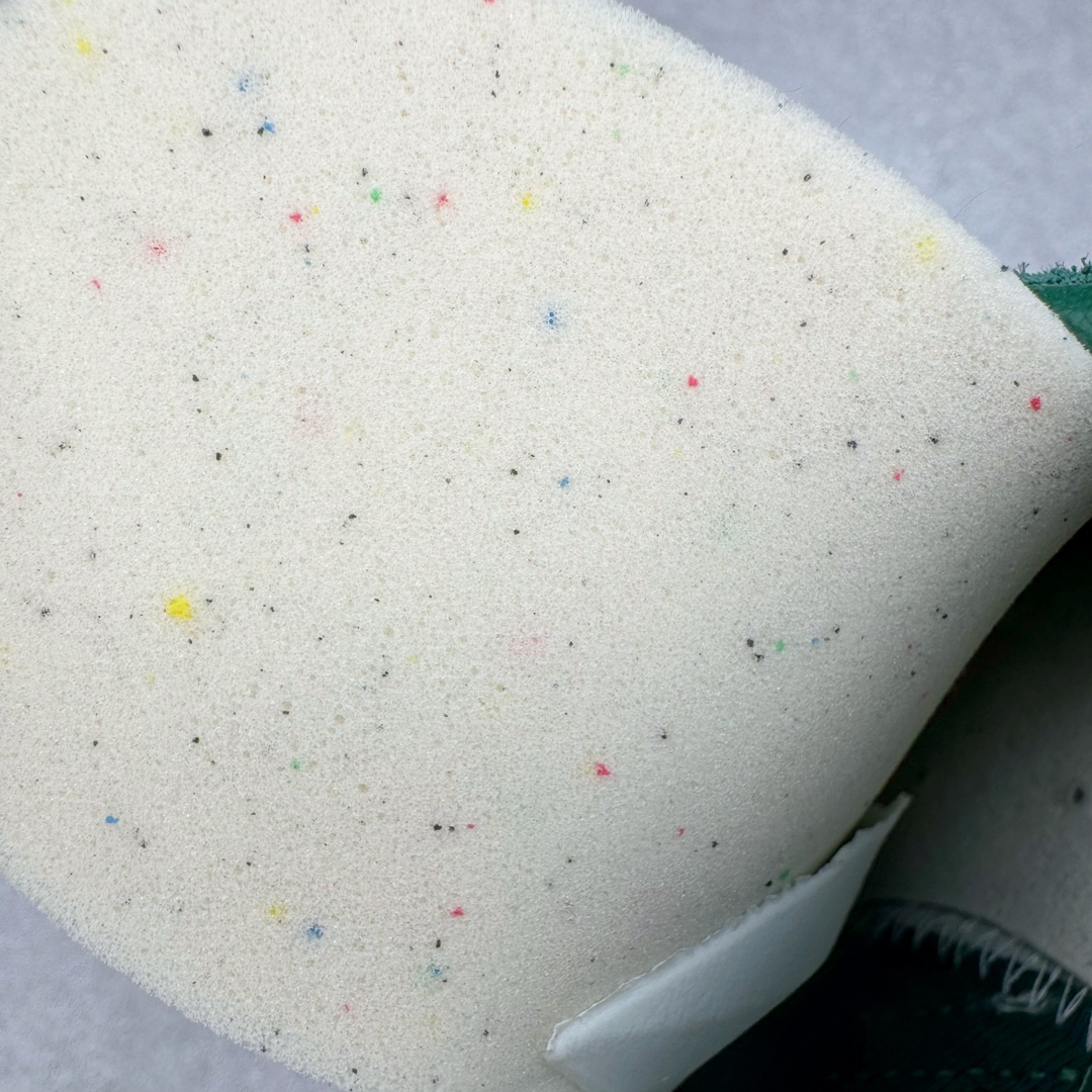 图片[10]-＃HP纯原 AD Original Gazelle Trainers 瞪羚室内鞋系列低帮复古百搭休闲运动德训风板鞋 IG5929 高端零售特供批次 原厂定制长毛翻毛皮组合环保纤维革鞋面材质 内置环保海玻璃鞋垫 外置RB橡胶大底 产品品控稳定性领先行业 原厂全套原楦原纸板冲刀磨具开发 原厂皮料加持 原厂港宝加持定型后跟R度完美 将复古进行到底 简约流畅 三十年不变经典 这款Gazelle运动鞋 无论面料、配色、质感或设计 都只在重现其1991年原款的经典 皮革鞋面 撞色三条纹和鞋跟标的设计 力求呈现90年代的经典复古风潮 Samba火热的同时 也带动了其它的复古鞋型 Gazelle便是其中一只 Gazelle Indoor拥有包边更宽的T字型鞋头 更好的保护运动员的前掌 浓浓的复古氛围感 非常适合现在流行的Cleanfit风格 尺码：35.5 36 36⅔ 37⅓ 38 38⅔ 39⅓ 40 40⅔ 41⅓ 42 42⅔ 43⅓ 44 44⅔ 45-选品中心