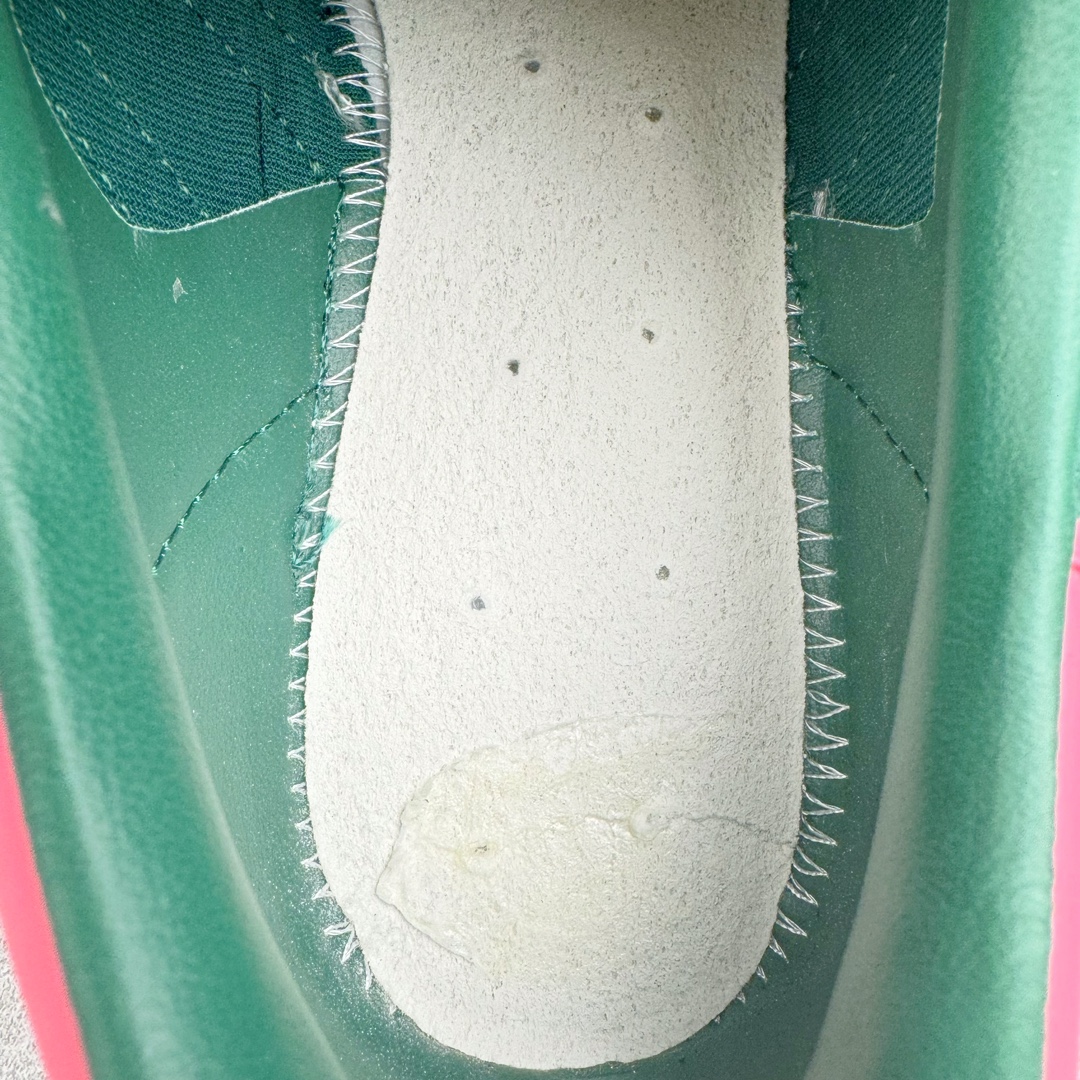 图片[11]-＃HP纯原 AD Original Gazelle Trainers 瞪羚室内鞋系列低帮复古百搭休闲运动德训风板鞋 IG5929 高端零售特供批次 原厂定制长毛翻毛皮组合环保纤维革鞋面材质 内置环保海玻璃鞋垫 外置RB橡胶大底 产品品控稳定性领先行业 原厂全套原楦原纸板冲刀磨具开发 原厂皮料加持 原厂港宝加持定型后跟R度完美 将复古进行到底 简约流畅 三十年不变经典 这款Gazelle运动鞋 无论面料、配色、质感或设计 都只在重现其1991年原款的经典 皮革鞋面 撞色三条纹和鞋跟标的设计 力求呈现90年代的经典复古风潮 Samba火热的同时 也带动了其它的复古鞋型 Gazelle便是其中一只 Gazelle Indoor拥有包边更宽的T字型鞋头 更好的保护运动员的前掌 浓浓的复古氛围感 非常适合现在流行的Cleanfit风格 尺码：35.5 36 36⅔ 37⅓ 38 38⅔ 39⅓ 40 40⅔ 41⅓ 42 42⅔ 43⅓ 44 44⅔ 45-选品中心