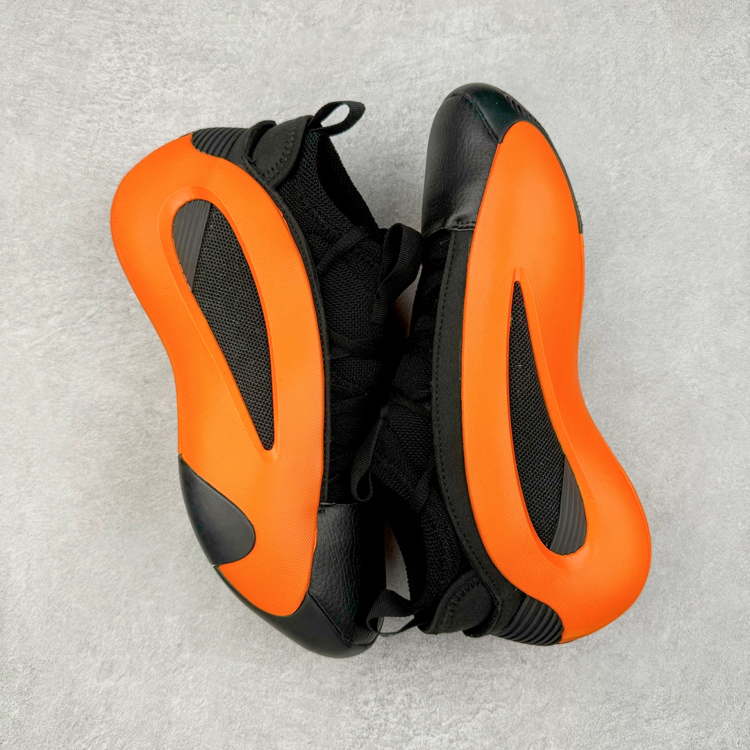 图片[3]-AD Harden Vol. 8 哈登八代签名篮球鞋 IE2692 采用了“袜套式”设计，在十多年前这一设计极为风靡，将帅气和简洁融为一体。现在Harden Vol. 8将袜套鞋领重新拾起，并配合内靴，易穿脱且包裹佳。泪滴形EVA结构骨架提供横向支持和快速移动时的稳定性。全掌JET BOOST科技提供缓震和能量反馈，助你整场保持活力。多向“JH”抓地纹路设计提供优秀抓地力，使球员能够在场上迅速变向、急停或启动，更好地掌控比赛。尺码：40 40.5 41 42 42.5 43 44 44.5 45 46-选品中心