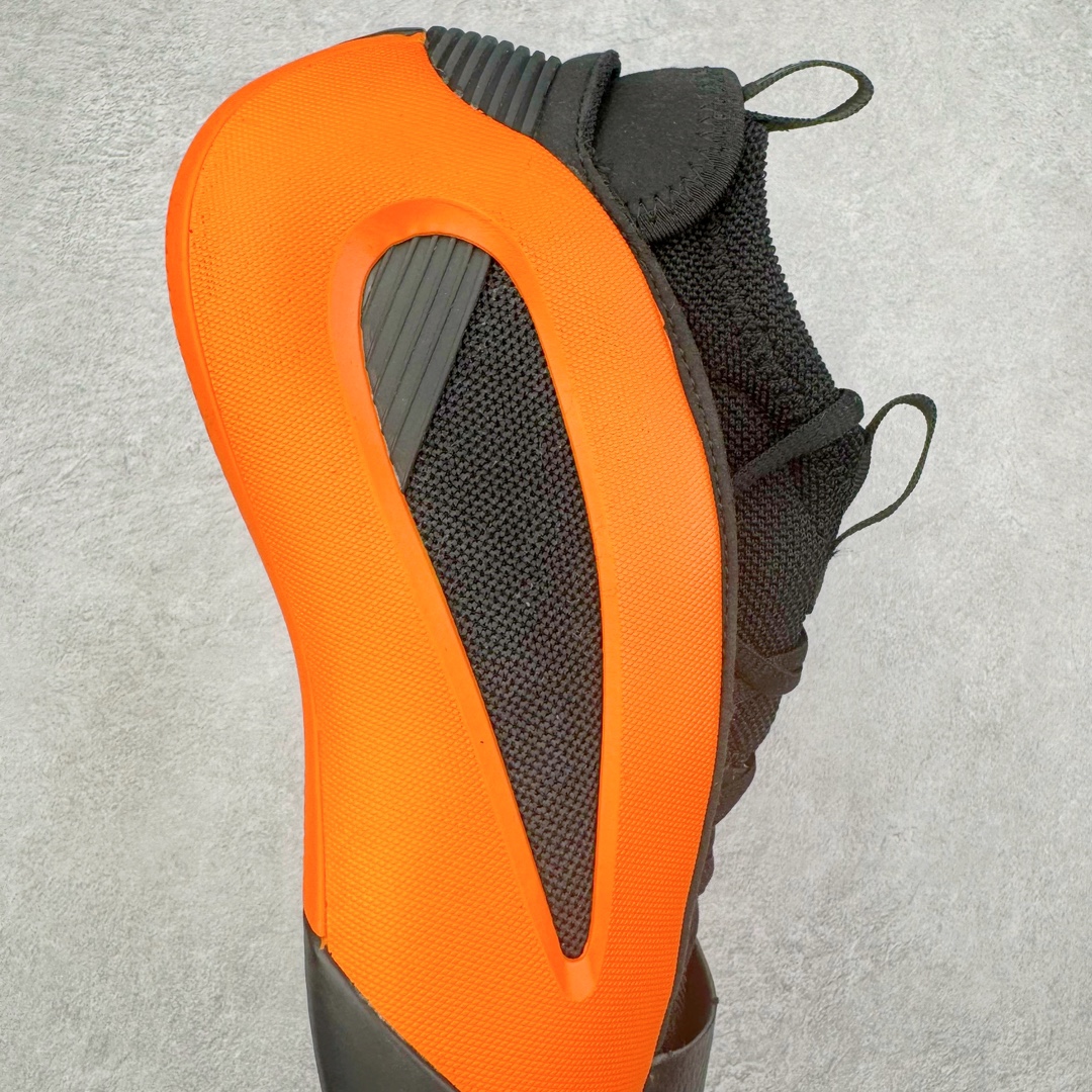 图片[6]-AD Harden Vol. 8 哈登八代签名篮球鞋 IE2692 采用了“袜套式”设计，在十多年前这一设计极为风靡，将帅气和简洁融为一体。现在Harden Vol. 8将袜套鞋领重新拾起，并配合内靴，易穿脱且包裹佳。泪滴形EVA结构骨架提供横向支持和快速移动时的稳定性。全掌JET BOOST科技提供缓震和能量反馈，助你整场保持活力。多向“JH”抓地纹路设计提供优秀抓地力，使球员能够在场上迅速变向、急停或启动，更好地掌控比赛。尺码：40 40.5 41 42 42.5 43 44 44.5 45 46-选品中心