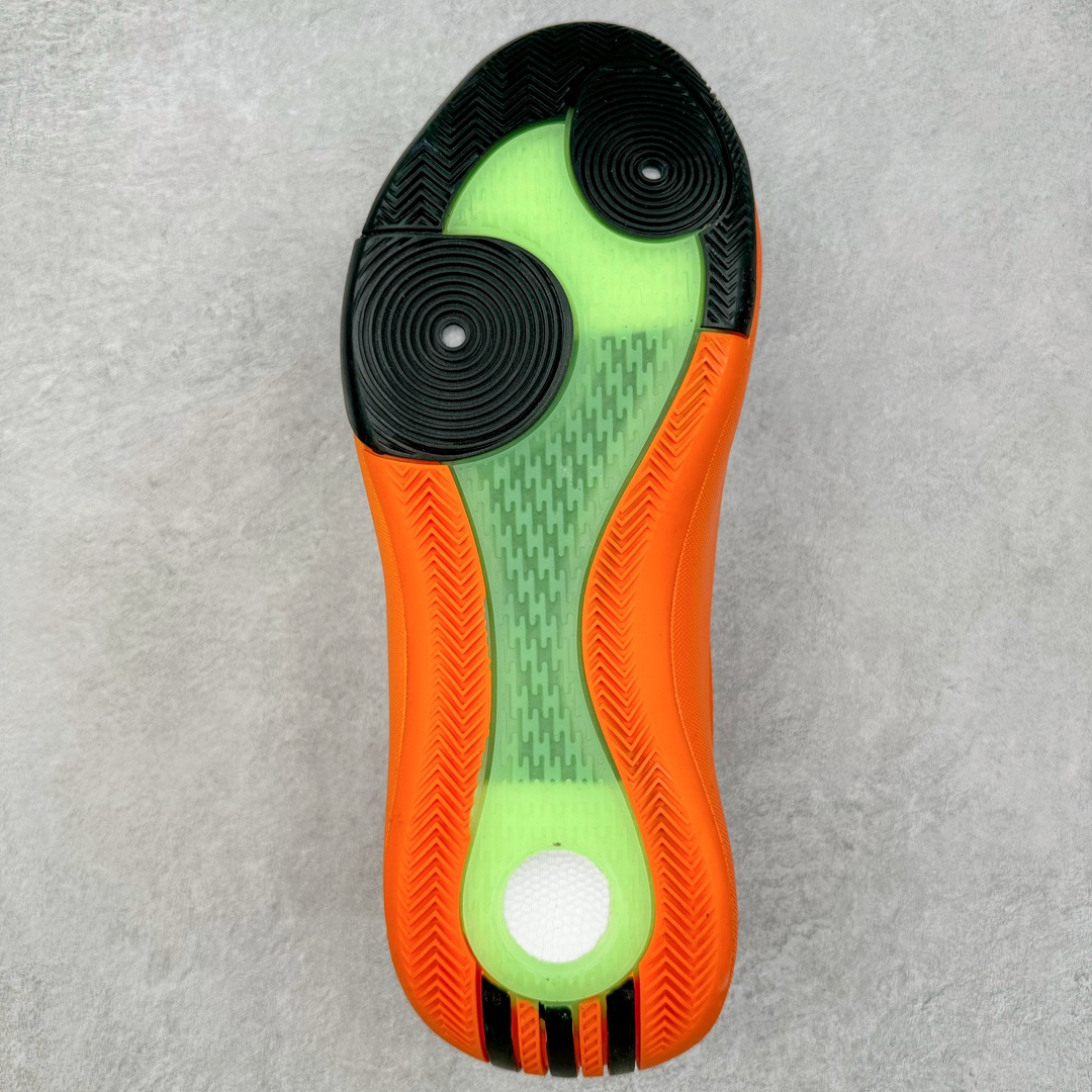 图片[9]-AD Harden Vol. 8 哈登八代签名篮球鞋 IE2692 采用了“袜套式”设计，在十多年前这一设计极为风靡，将帅气和简洁融为一体。现在Harden Vol. 8将袜套鞋领重新拾起，并配合内靴，易穿脱且包裹佳。泪滴形EVA结构骨架提供横向支持和快速移动时的稳定性。全掌JET BOOST科技提供缓震和能量反馈，助你整场保持活力。多向“JH”抓地纹路设计提供优秀抓地力，使球员能够在场上迅速变向、急停或启动，更好地掌控比赛。尺码：40 40.5 41 42 42.5 43 44 44.5 45 46-选品中心