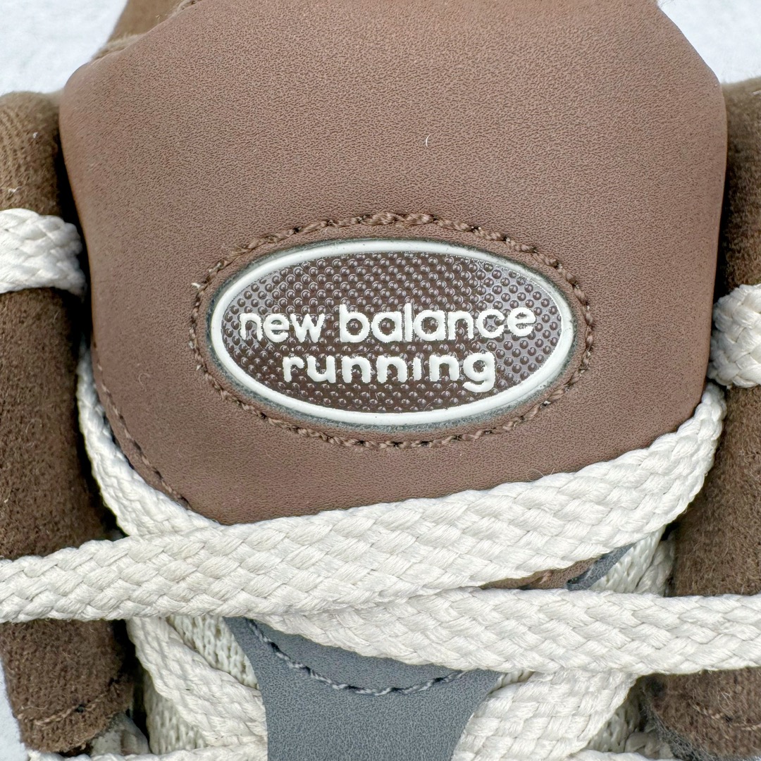 图片[19]-＃M纯原 New Balance M2002RHS 棕灰 NB新百伦潮流复古织物皮革减震防滑耐磨轻便低帮跑步鞋 原档数据独立私模大底 唯一正确六层组合大底 RB前软后硬 百分百还原原鞋脚感 基于市场现有版本全新升级调整 NB市场最强产物 全网最全配色加持 全套原楦原纸板原厂数据开发 全鞋电脑针车加持 原厂网布 原装进口头层翻毛皮料正确绒感卡色 正确中底拉帮中底网布细节 一比一手工擦旧效果 冲裁组合 匠心打造 耗时两个月开发完成 工艺极其复杂难度可想而知 高端零售专供产物 尺码：36 37 37.5 38 38.5 39.5 40 40.5 41.5 42 42.5 43 44 44.5 45 45.5 46.5 47-选品中心