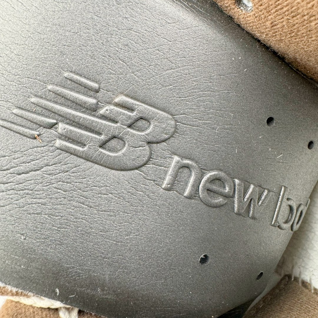 图片[23]-＃M纯原 New Balance M2002RHS 棕灰 NB新百伦潮流复古织物皮革减震防滑耐磨轻便低帮跑步鞋 原档数据独立私模大底 唯一正确六层组合大底 RB前软后硬 百分百还原原鞋脚感 基于市场现有版本全新升级调整 NB市场最强产物 全网最全配色加持 全套原楦原纸板原厂数据开发 全鞋电脑针车加持 原厂网布 原装进口头层翻毛皮料正确绒感卡色 正确中底拉帮中底网布细节 一比一手工擦旧效果 冲裁组合 匠心打造 耗时两个月开发完成 工艺极其复杂难度可想而知 高端零售专供产物 尺码：36 37 37.5 38 38.5 39.5 40 40.5 41.5 42 42.5 43 44 44.5 45 45.5 46.5 47-选品中心