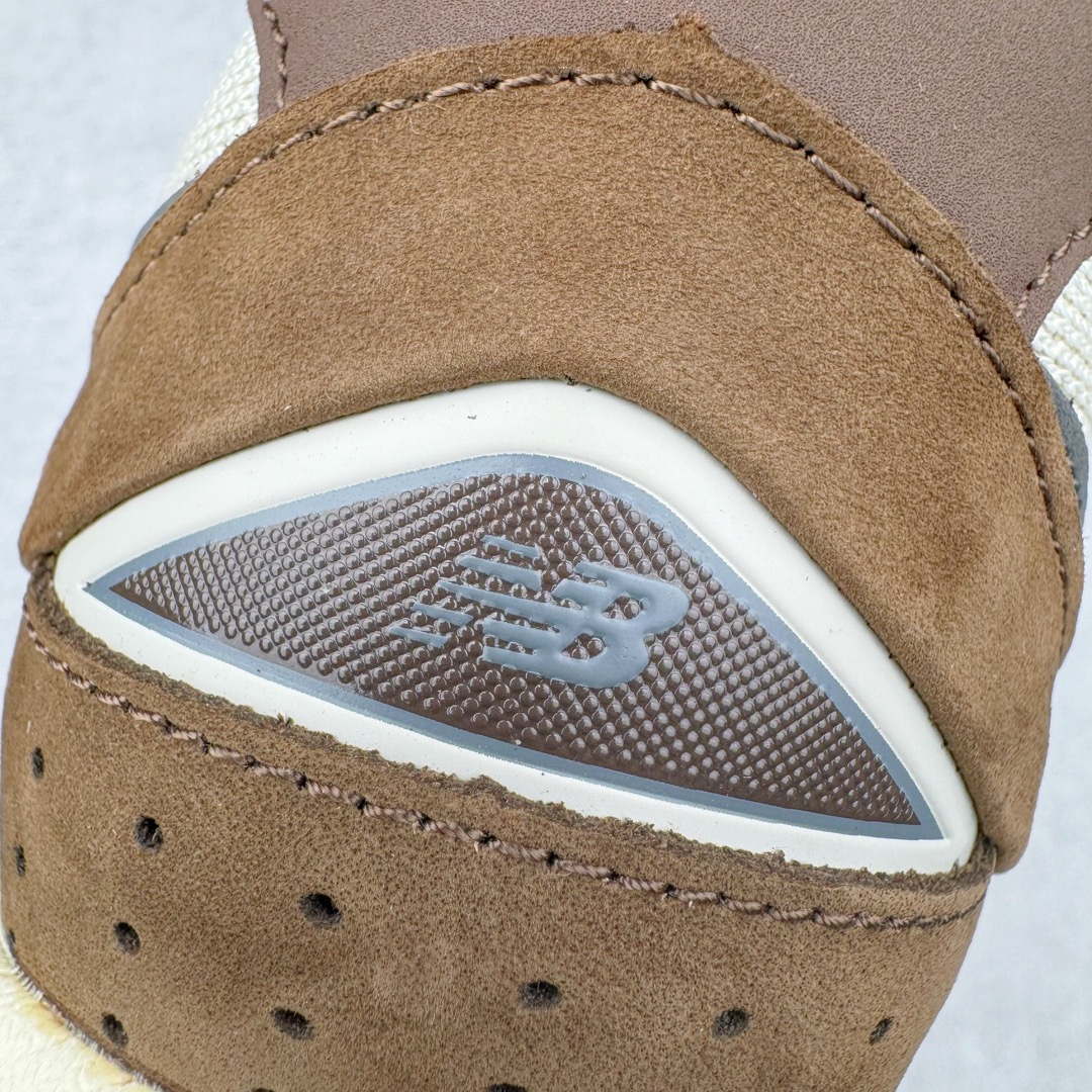 图片[17]-＃M纯原 New Balance M2002RHS 棕灰 NB新百伦潮流复古织物皮革减震防滑耐磨轻便低帮跑步鞋 原档数据独立私模大底 唯一正确六层组合大底 RB前软后硬 百分百还原原鞋脚感 基于市场现有版本全新升级调整 NB市场最强产物 全网最全配色加持 全套原楦原纸板原厂数据开发 全鞋电脑针车加持 原厂网布 原装进口头层翻毛皮料正确绒感卡色 正确中底拉帮中底网布细节 一比一手工擦旧效果 冲裁组合 匠心打造 耗时两个月开发完成 工艺极其复杂难度可想而知 高端零售专供产物 尺码：36 37 37.5 38 38.5 39.5 40 40.5 41.5 42 42.5 43 44 44.5 45 45.5 46.5 47-选品中心