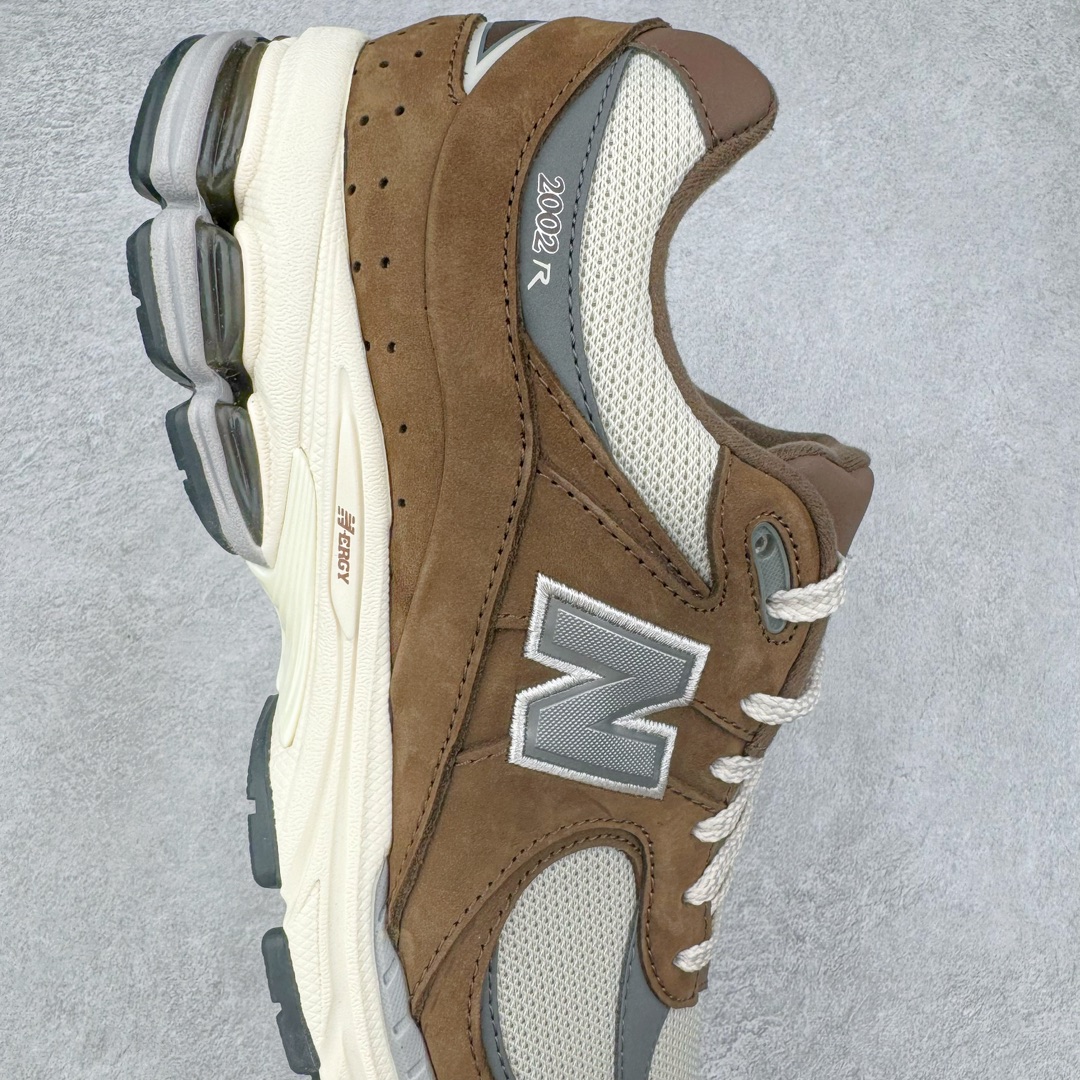 图片[6]-＃M纯原 New Balance M2002RHS 棕灰 NB新百伦潮流复古织物皮革减震防滑耐磨轻便低帮跑步鞋 原档数据独立私模大底 唯一正确六层组合大底 RB前软后硬 百分百还原原鞋脚感 基于市场现有版本全新升级调整 NB市场最强产物 全网最全配色加持 全套原楦原纸板原厂数据开发 全鞋电脑针车加持 原厂网布 原装进口头层翻毛皮料正确绒感卡色 正确中底拉帮中底网布细节 一比一手工擦旧效果 冲裁组合 匠心打造 耗时两个月开发完成 工艺极其复杂难度可想而知 高端零售专供产物 尺码：36 37 37.5 38 38.5 39.5 40 40.5 41.5 42 42.5 43 44 44.5 45 45.5 46.5 47-选品中心