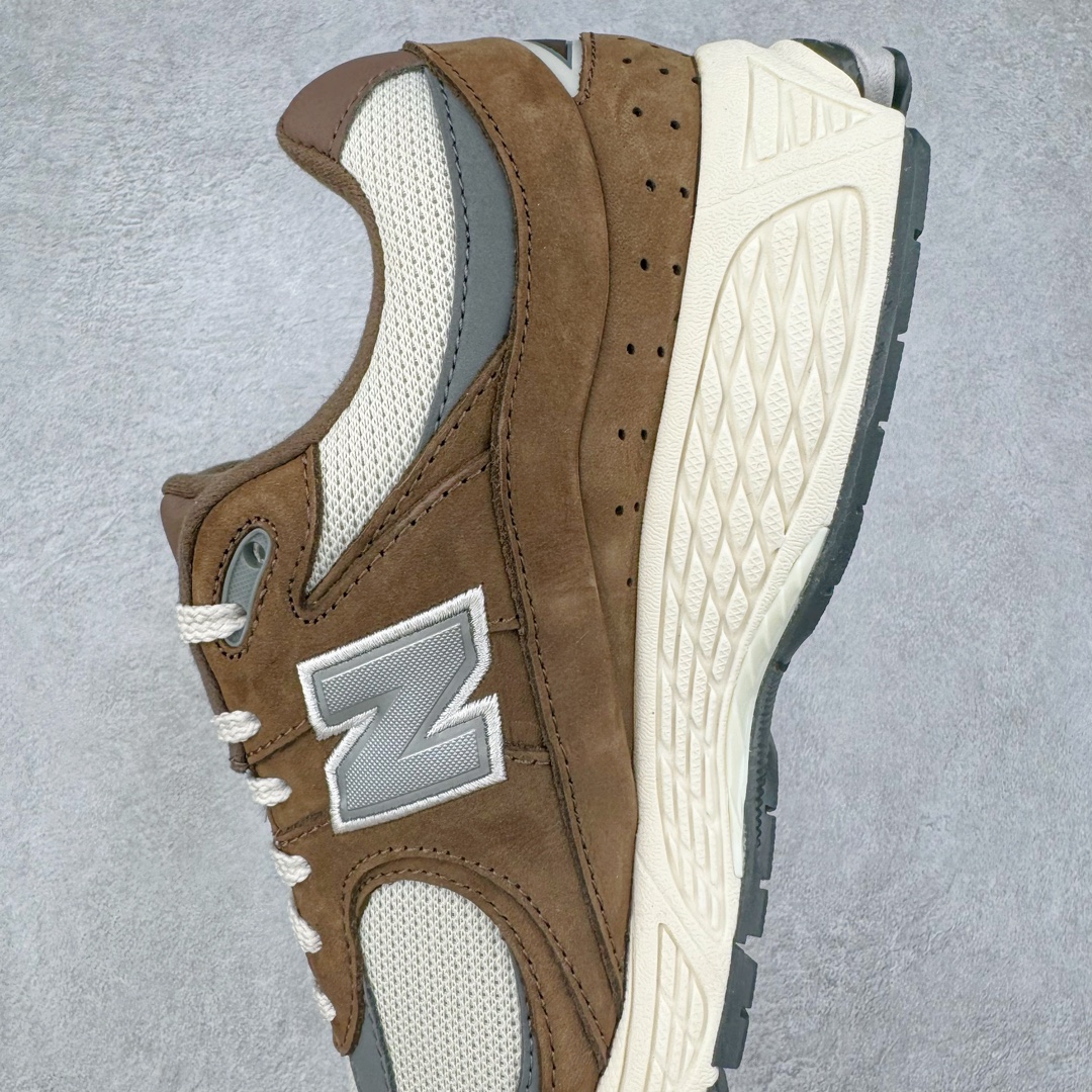图片[7]-＃M纯原 New Balance M2002RHS 棕灰 NB新百伦潮流复古织物皮革减震防滑耐磨轻便低帮跑步鞋 原档数据独立私模大底 唯一正确六层组合大底 RB前软后硬 百分百还原原鞋脚感 基于市场现有版本全新升级调整 NB市场最强产物 全网最全配色加持 全套原楦原纸板原厂数据开发 全鞋电脑针车加持 原厂网布 原装进口头层翻毛皮料正确绒感卡色 正确中底拉帮中底网布细节 一比一手工擦旧效果 冲裁组合 匠心打造 耗时两个月开发完成 工艺极其复杂难度可想而知 高端零售专供产物 尺码：36 37 37.5 38 38.5 39.5 40 40.5 41.5 42 42.5 43 44 44.5 45 45.5 46.5 47-选品中心