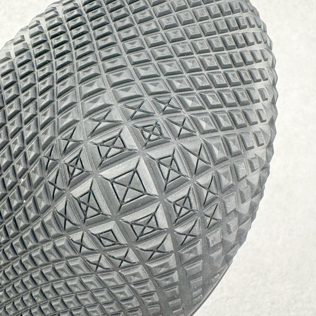 图片[20]-＃K版纯原Converse Chuck Taylor All Star Pro Bb Ox 实战篮球鞋 Converse全新Solstice系列再度迎来新作 此鞋型由Converse与NK传奇篮球产品设计师Eric Avar合作开发而成 All Star Pro BB代Converse设计的演变 并且融入了现代科Quadfit织法的鞋面提供稳定性与包覆NK React内核支撑多次切入与平稳起跳 All Star Pro BB同时也替Kelly Oubre Jr.等个性化球员设计独特配色 全新升级的BB Evo承袭前作嵌入式NIKE React鞋垫 带来轻盈灵活且贴合地面的舒适脚感 重叠模糊的经典星箭标致 营造犀利的速度感 曲面橡胶外底和菱型格状纹路 提供多方位抓地力 你可以在鞋身上发现一些全新的元素 鞋面材质注入更多填充支撑与包裹更加扎实50/50对分的鞋面配色 也更具视觉冲击力 尺码：36 37 37.5 38 38.5 39 40 40.5 41 42 42.5 43 44 44.5 45 46-选品中心