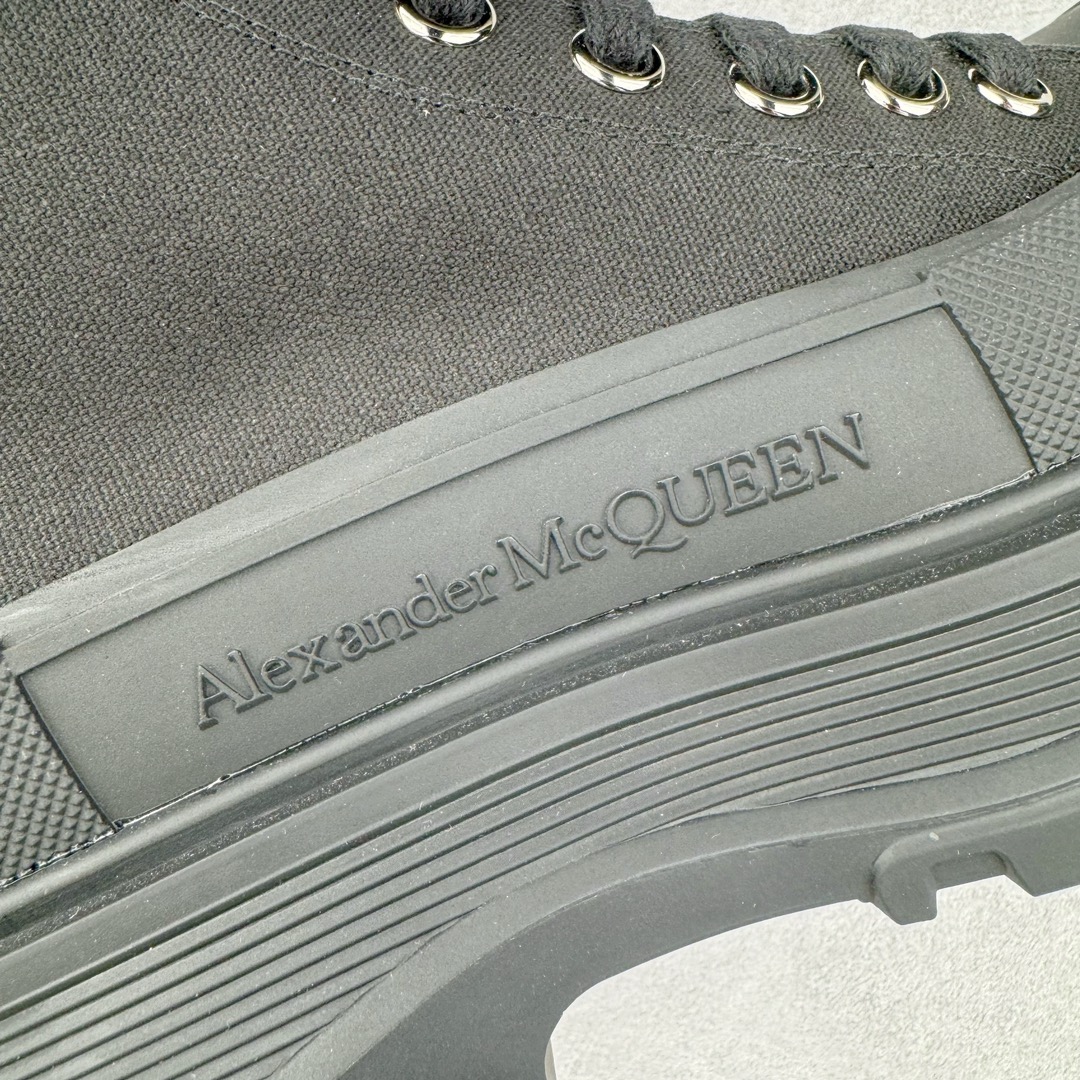 图片[18]-＃M纯原 Alexander McQueen/亚历山大麦昆松糕鞋厚底增高高帮帆布鞋 全市场最高版本 随意对比任何版本 正确版组合大底 内里全牛皮 牛皮垫脚 回弹度到位 耐磨又舒适 全套原版包装 配件齐全 官方一致 凹凸定制正品原盒包装 鞋面定制原版军用级别帆布面料 面料不拉手、过水性强、很密实 种面料高稳定型比皮料还要贵色泽温润 垫脚贴合高密度弹力乳胶鞋垫 脚感舒适弹性足 大底采用原版开模抽真空大底 质感、耐磨性更强 上脚立马增加5公分腿长 超级显腿瘦 鞋子的设计很好的拉长整个身材比例 秒变大长腿的视感 轻松驾驭各种服饰搭配 各路大咖明星频繁上脚款 一鞋难求 一定是你鞋柜必种草的一双鞋 想要大长腿的集美们必须入手 尺码：35/45-选品中心