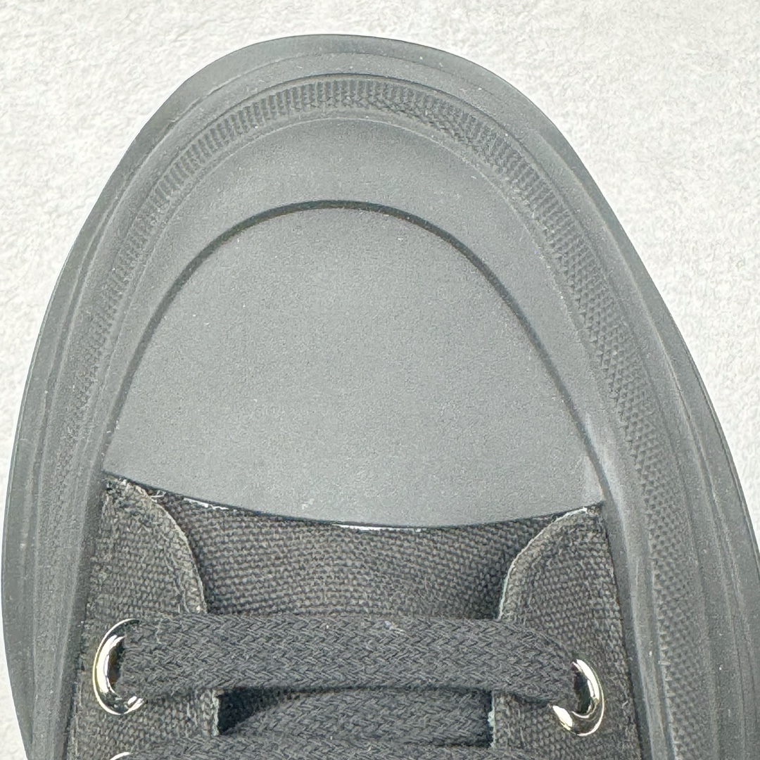 图片[15]-＃M纯原 Alexander McQueen/亚历山大麦昆松糕鞋厚底增高高帮帆布鞋 全市场最高版本 随意对比任何版本 正确版组合大底 内里全牛皮 牛皮垫脚 回弹度到位 耐磨又舒适 全套原版包装 配件齐全 官方一致 凹凸定制正品原盒包装 鞋面定制原版军用级别帆布面料 面料不拉手、过水性强、很密实 种面料高稳定型比皮料还要贵色泽温润 垫脚贴合高密度弹力乳胶鞋垫 脚感舒适弹性足 大底采用原版开模抽真空大底 质感、耐磨性更强 上脚立马增加5公分腿长 超级显腿瘦 鞋子的设计很好的拉长整个身材比例 秒变大长腿的视感 轻松驾驭各种服饰搭配 各路大咖明星频繁上脚款 一鞋难求 一定是你鞋柜必种草的一双鞋 想要大长腿的集美们必须入手 尺码：35/45-选品中心