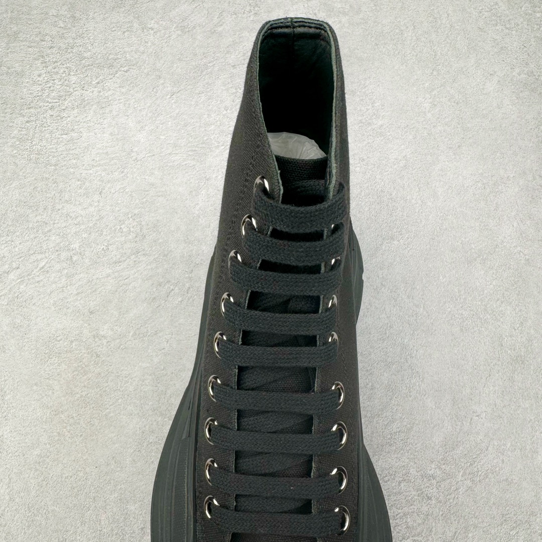 图片[5]-＃M纯原 Alexander McQueen/亚历山大麦昆松糕鞋厚底增高高帮帆布鞋 全市场最高版本 随意对比任何版本 正确版组合大底 内里全牛皮 牛皮垫脚 回弹度到位 耐磨又舒适 全套原版包装 配件齐全 官方一致 凹凸定制正品原盒包装 鞋面定制原版军用级别帆布面料 面料不拉手、过水性强、很密实 种面料高稳定型比皮料还要贵色泽温润 垫脚贴合高密度弹力乳胶鞋垫 脚感舒适弹性足 大底采用原版开模抽真空大底 质感、耐磨性更强 上脚立马增加5公分腿长 超级显腿瘦 鞋子的设计很好的拉长整个身材比例 秒变大长腿的视感 轻松驾驭各种服饰搭配 各路大咖明星频繁上脚款 一鞋难求 一定是你鞋柜必种草的一双鞋 想要大长腿的集美们必须入手 尺码：35/45-选品中心